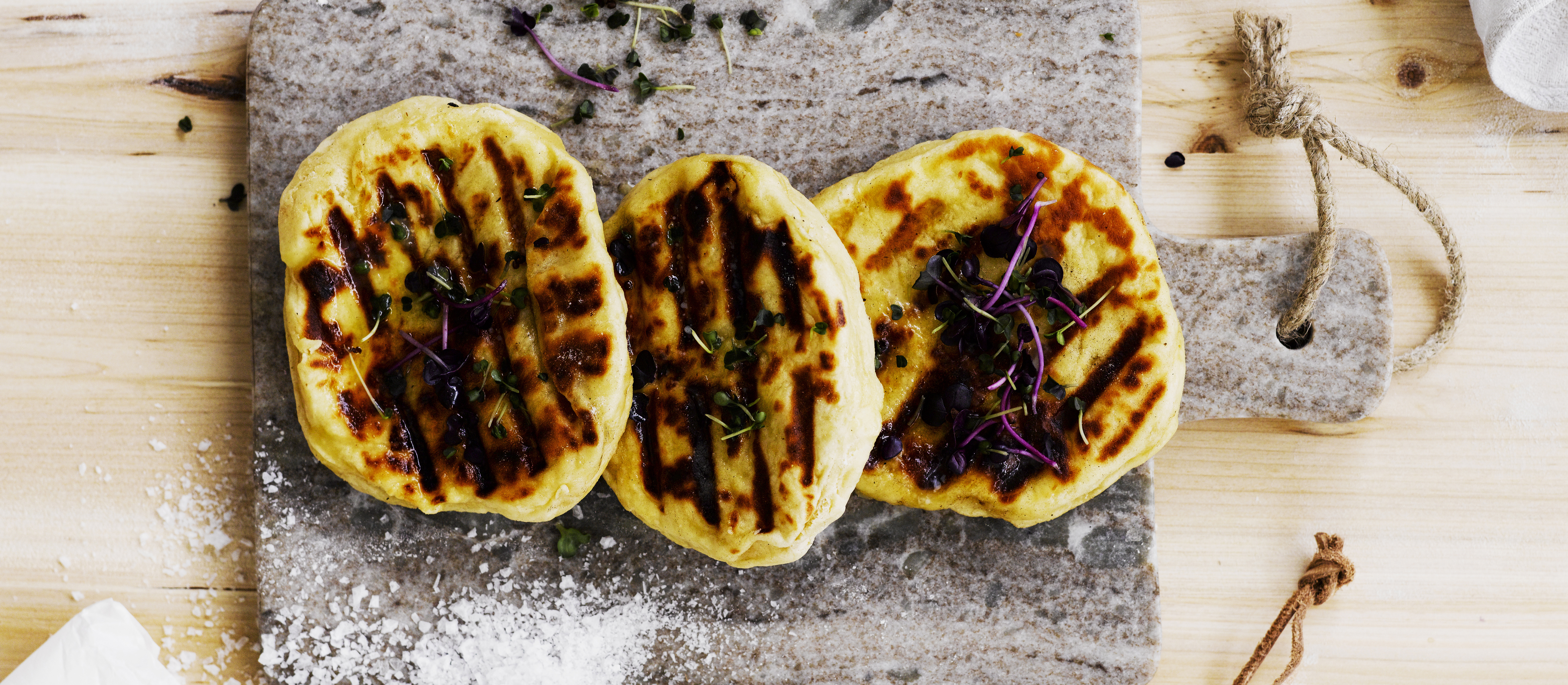 Grillatut jogurttileivät