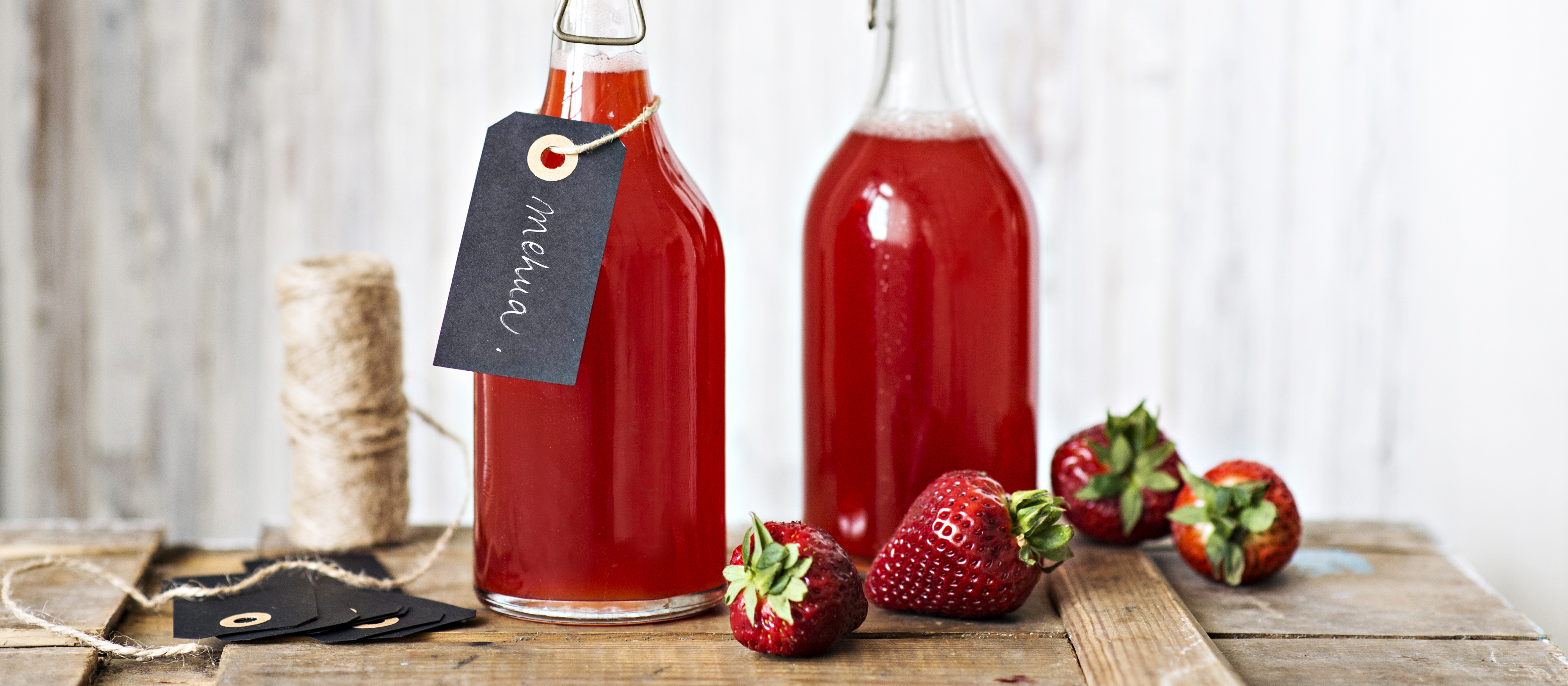 Raparperi-mansikkamehu