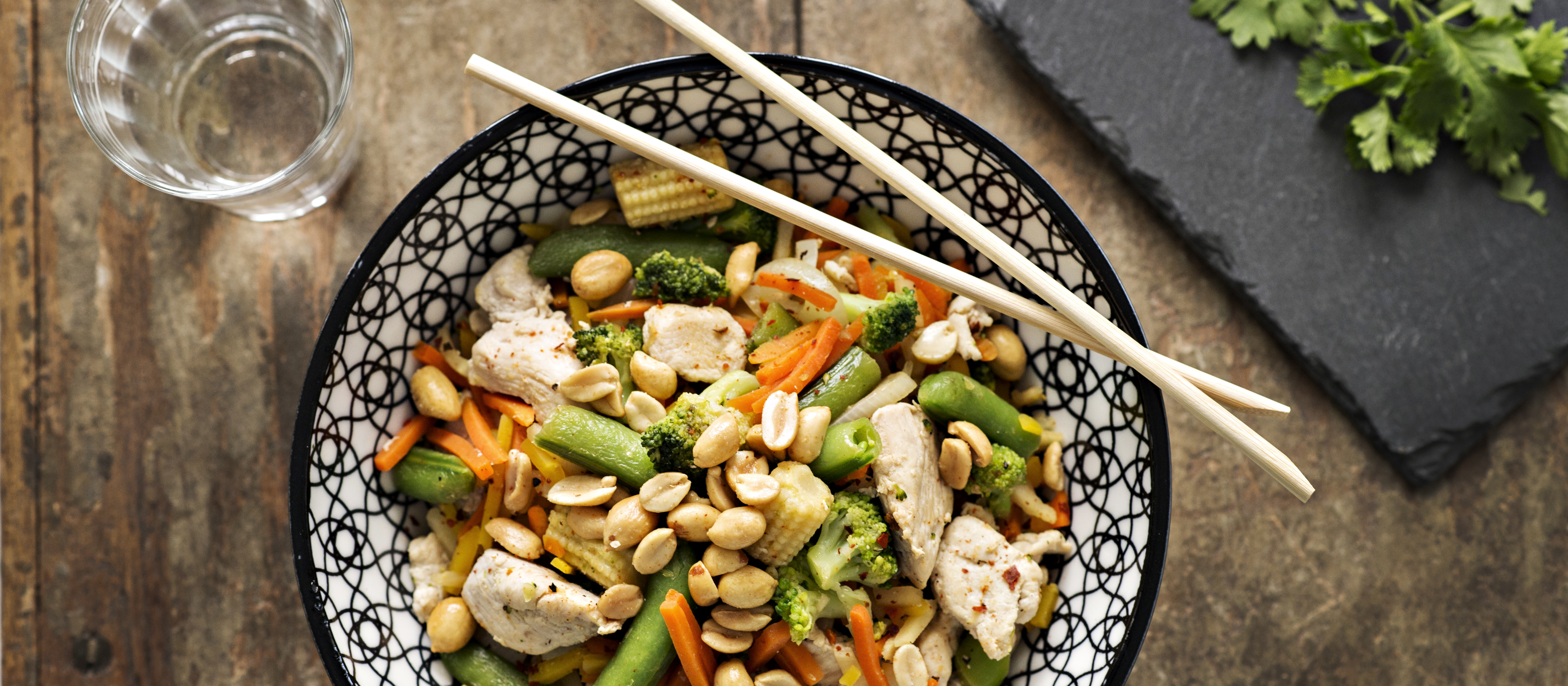 Pähkinä-broileriwokki