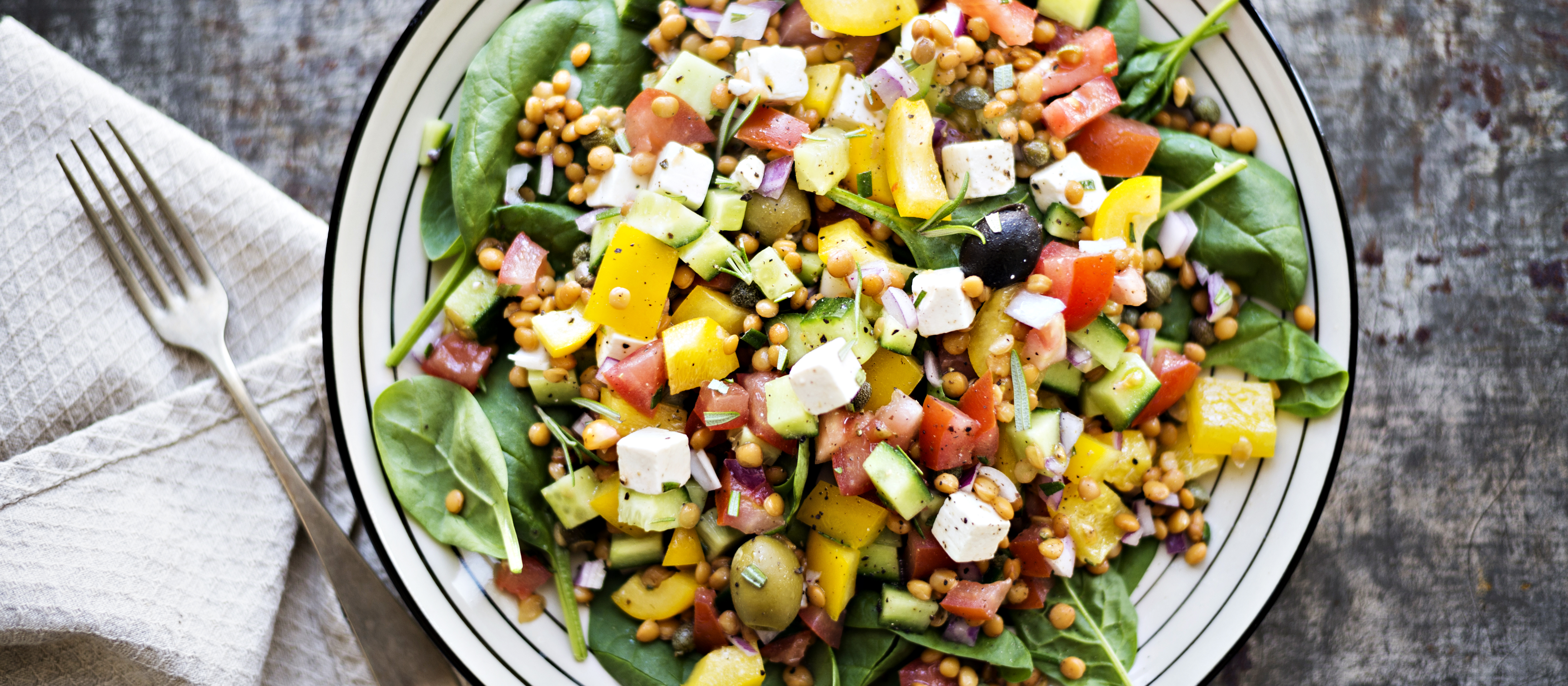 Raikas linssisalaatti