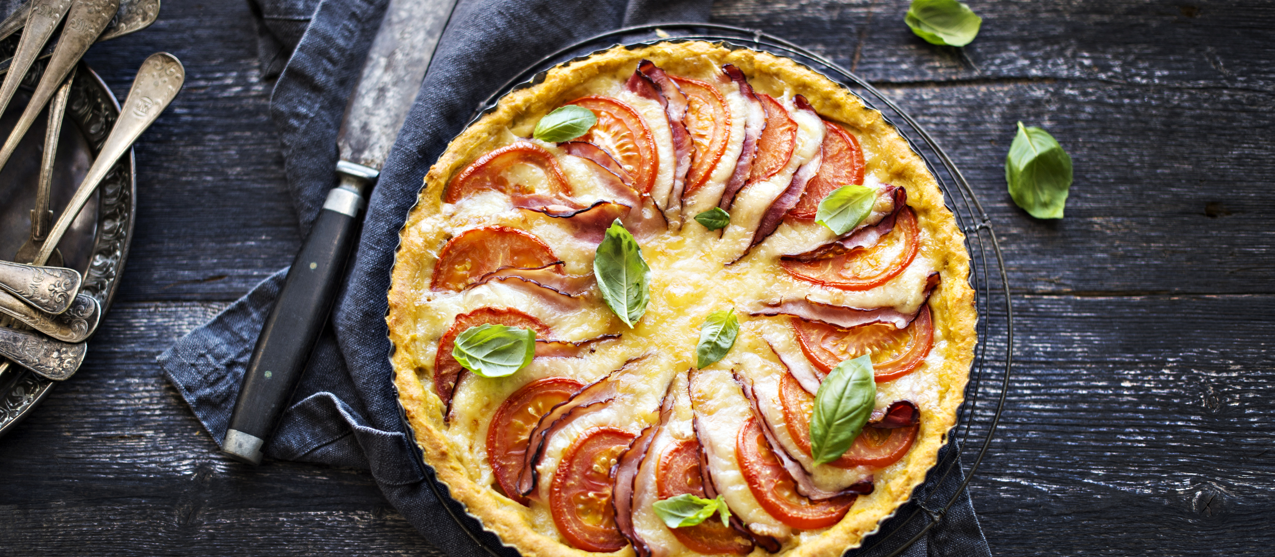 Helppo Dijon-kinkkupiirakka