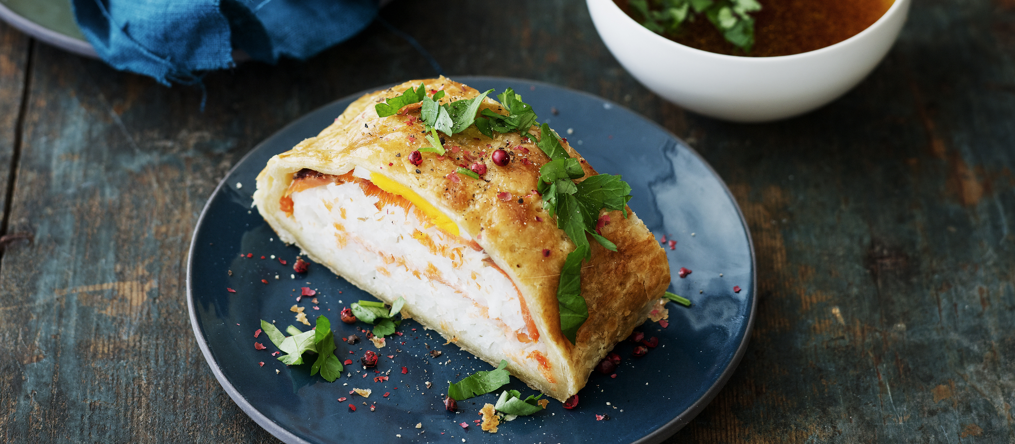 Kylmäsavulohipiirakka ja hörppyliemi