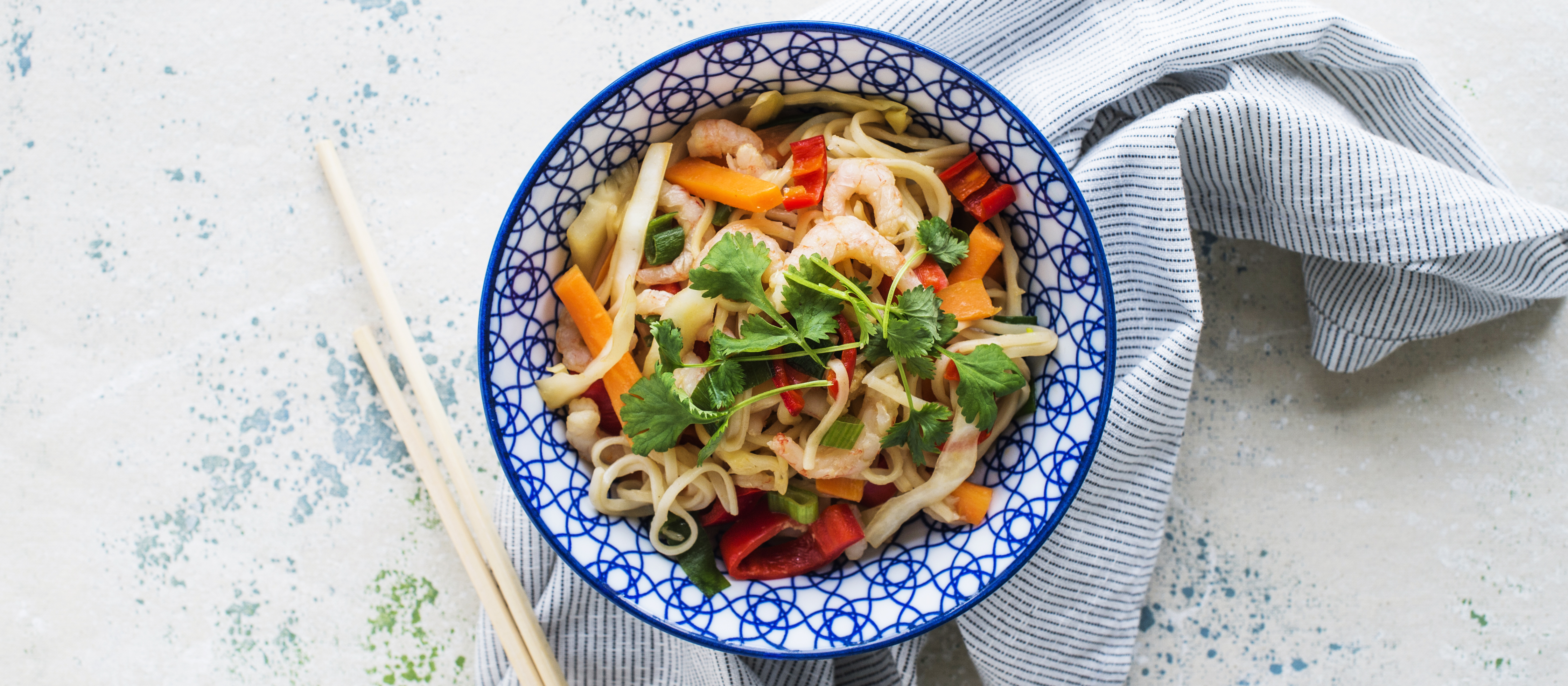 Paistetut nuudelit eli chow mein