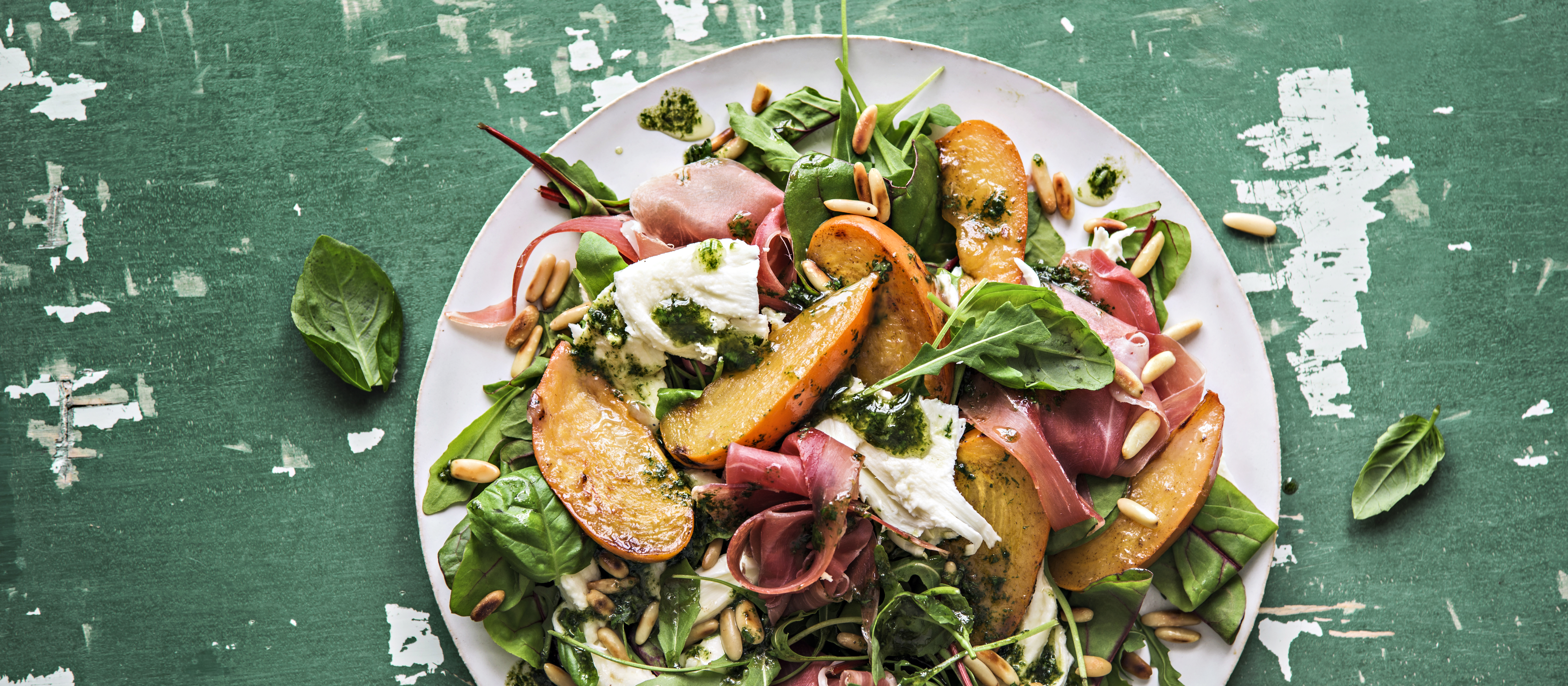 Paahdettu persimonsalaatti