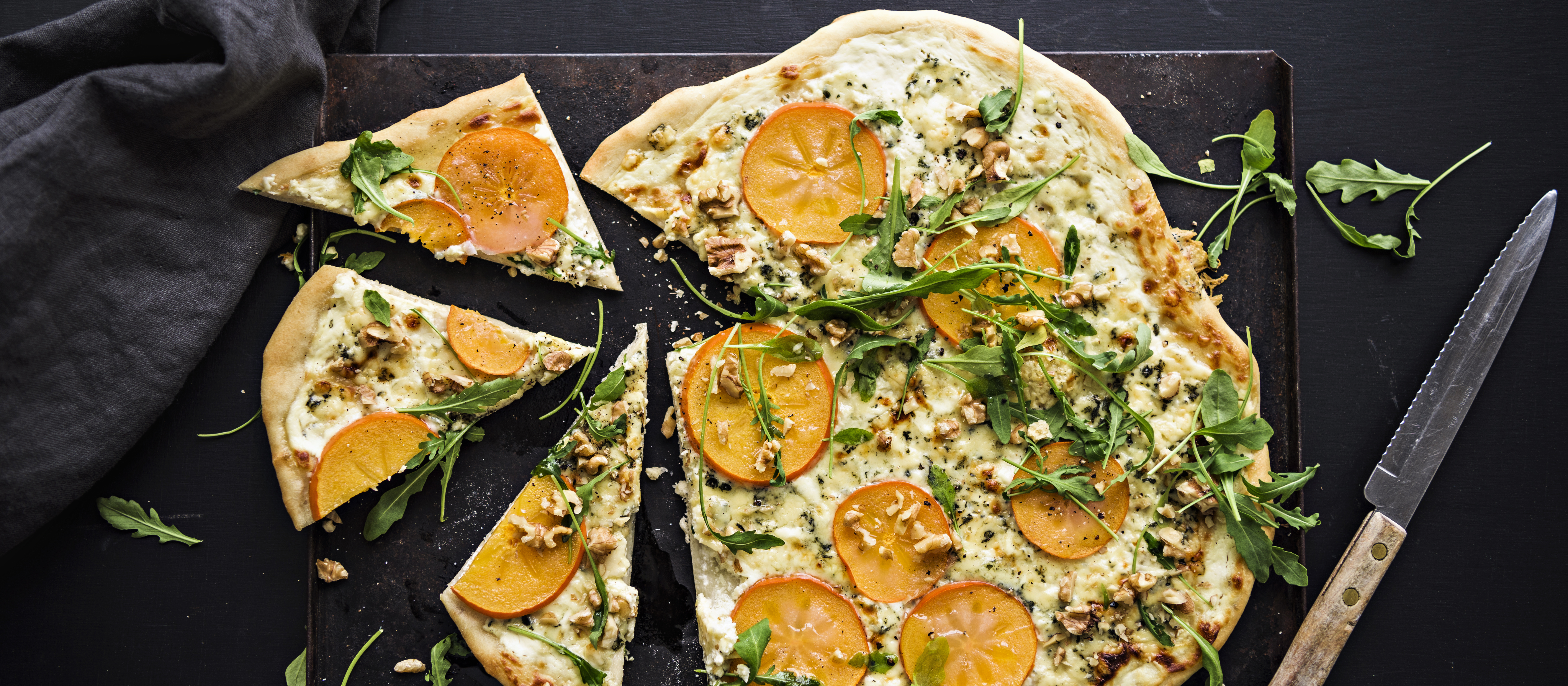 Valkoinen persimonpizza