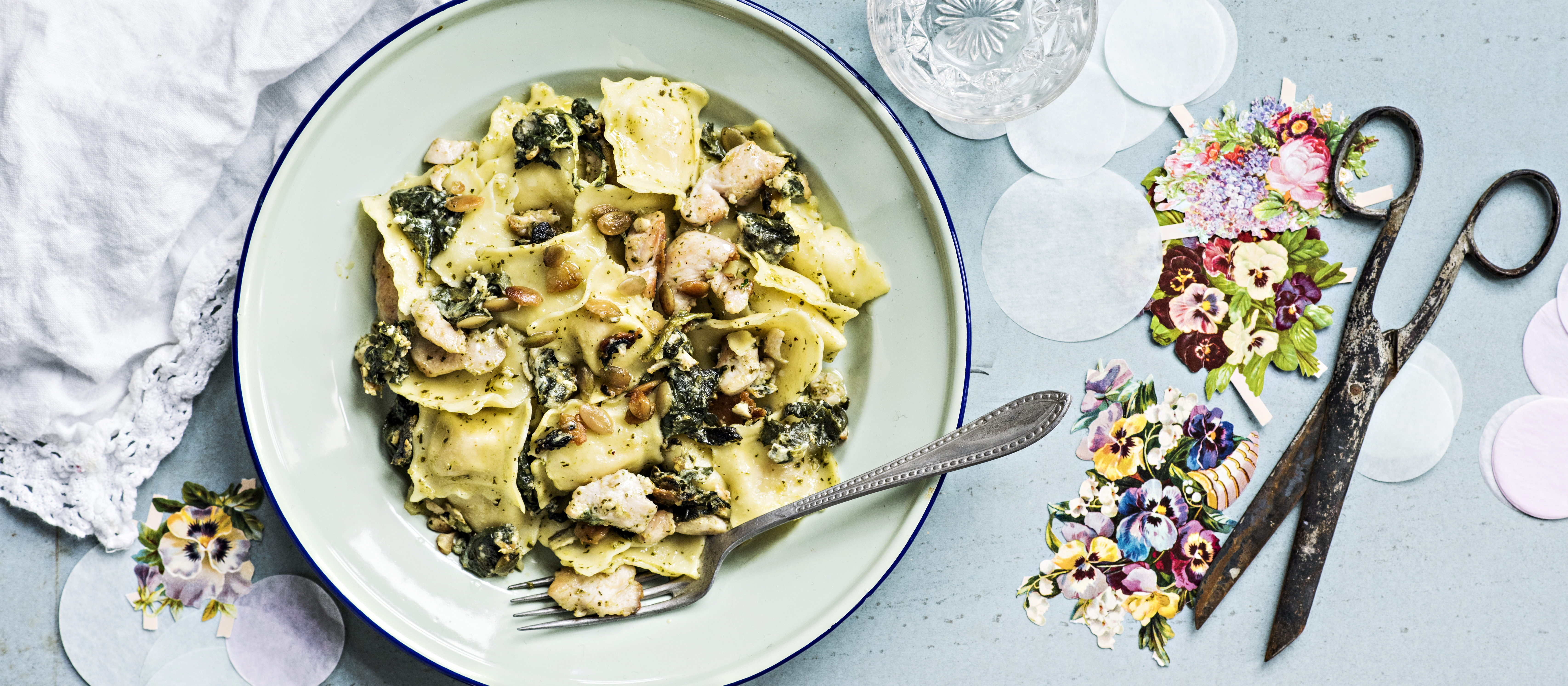 Helppo pinaatti-kanapasta