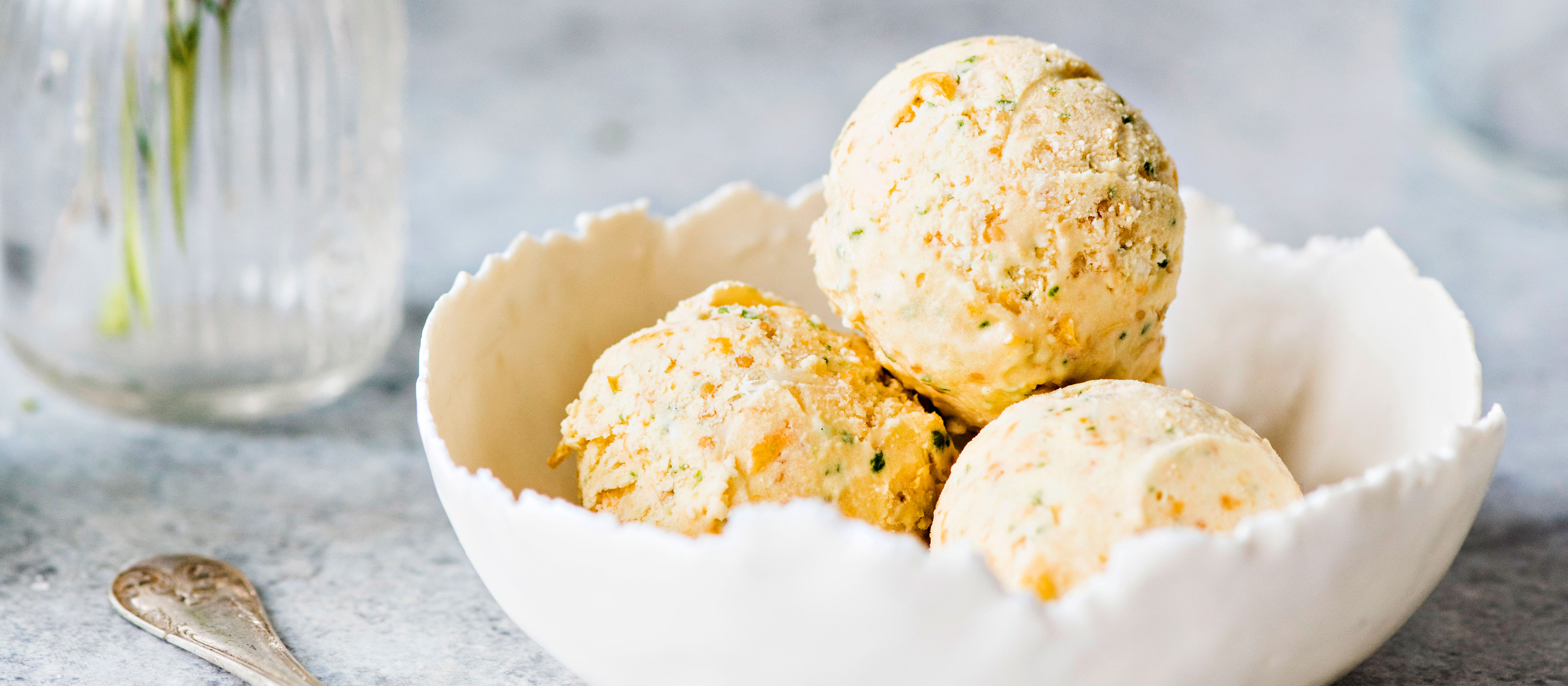 Ananaskirsikka-basilikapikajäätelö