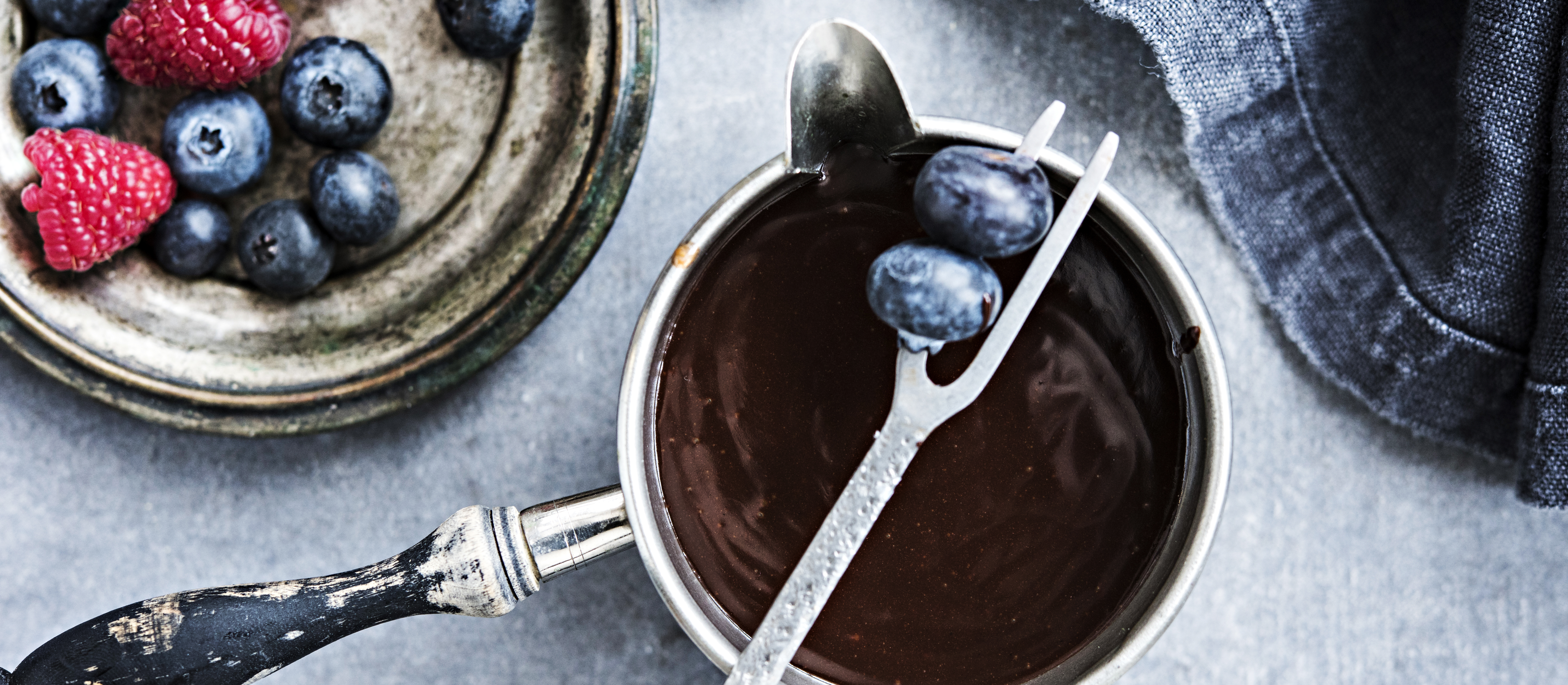 Lakritsi-suklaakastike