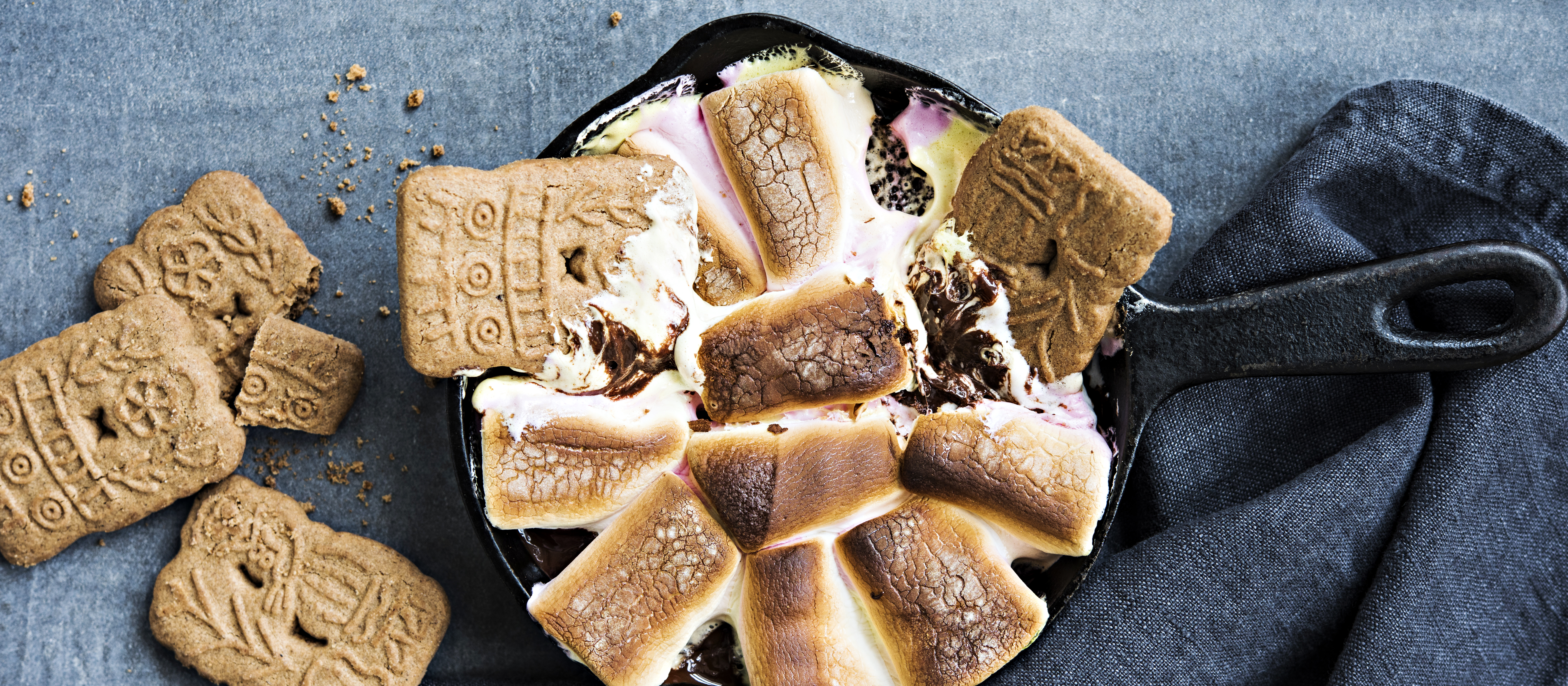 Paahdettu vaahtokarkki-suklaadippi eli S`mores dippi