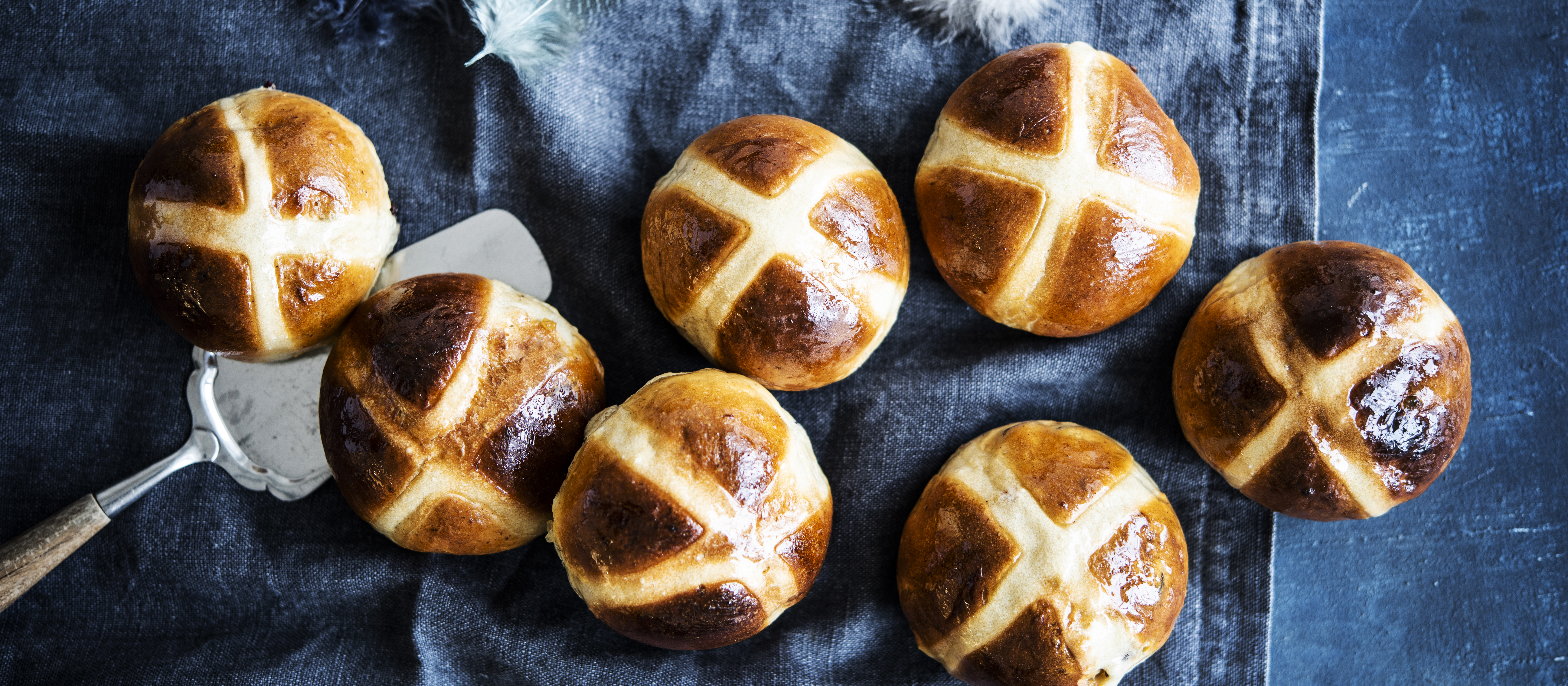 Hot cross buns eli pääsiäispullat