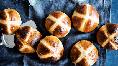 Hot cross buns eli pääsiäispullat