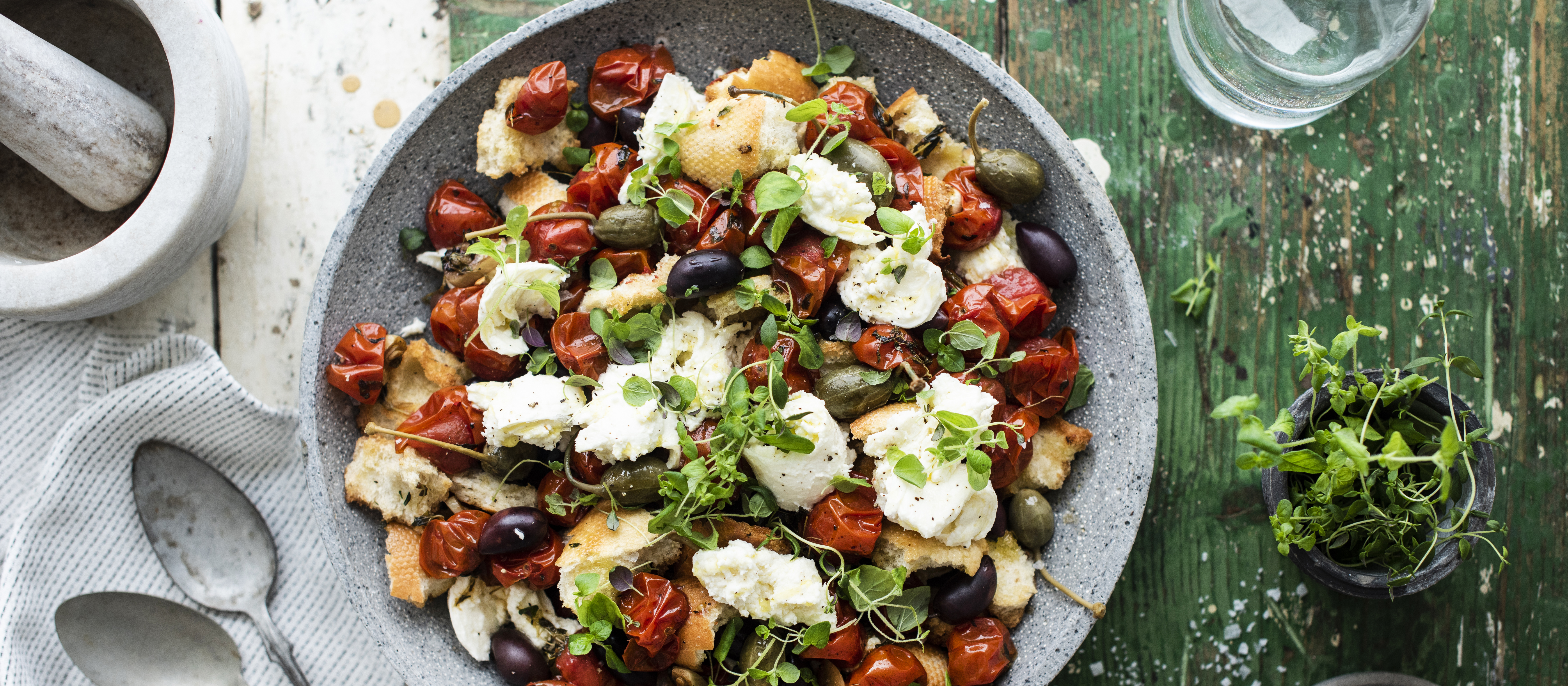 Paahdettu panzanellasalaatti