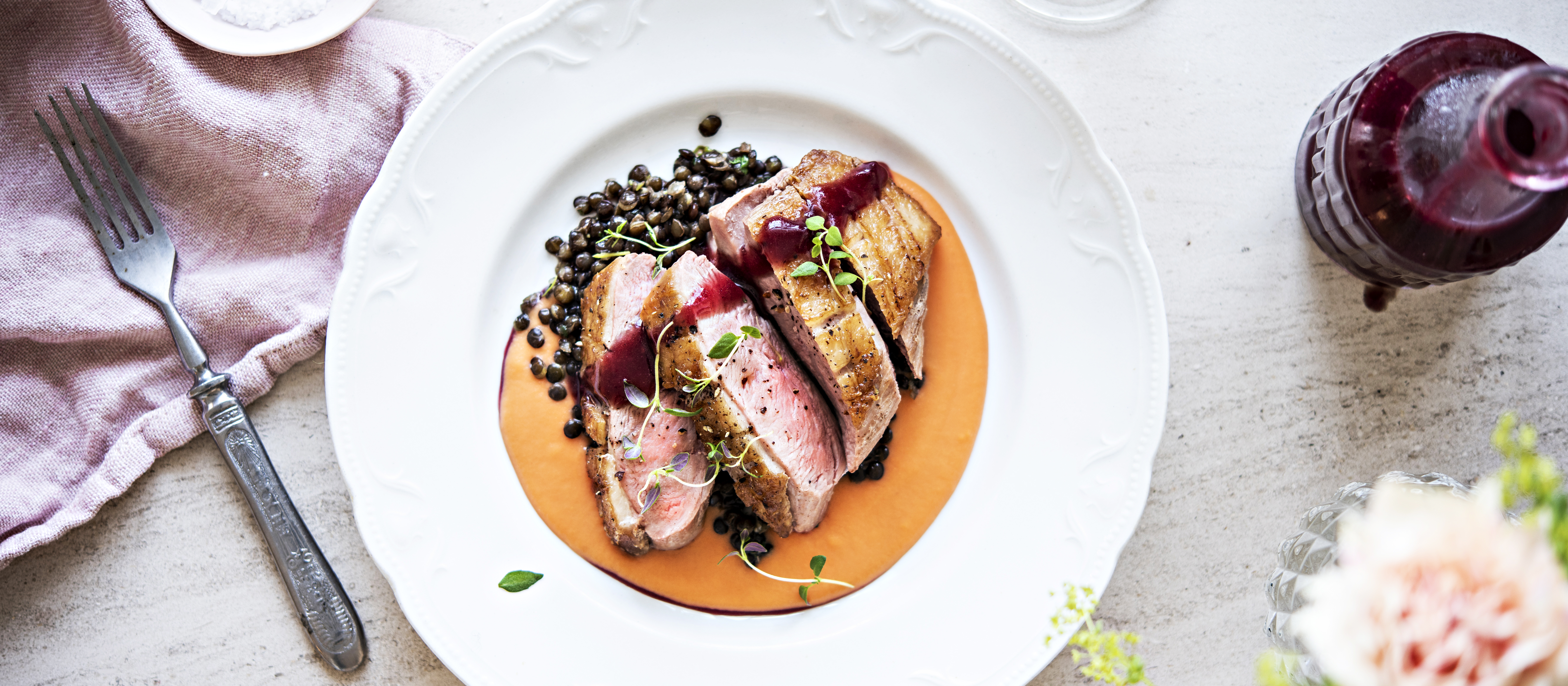 Paistettu ankka ja vadelmakastike 