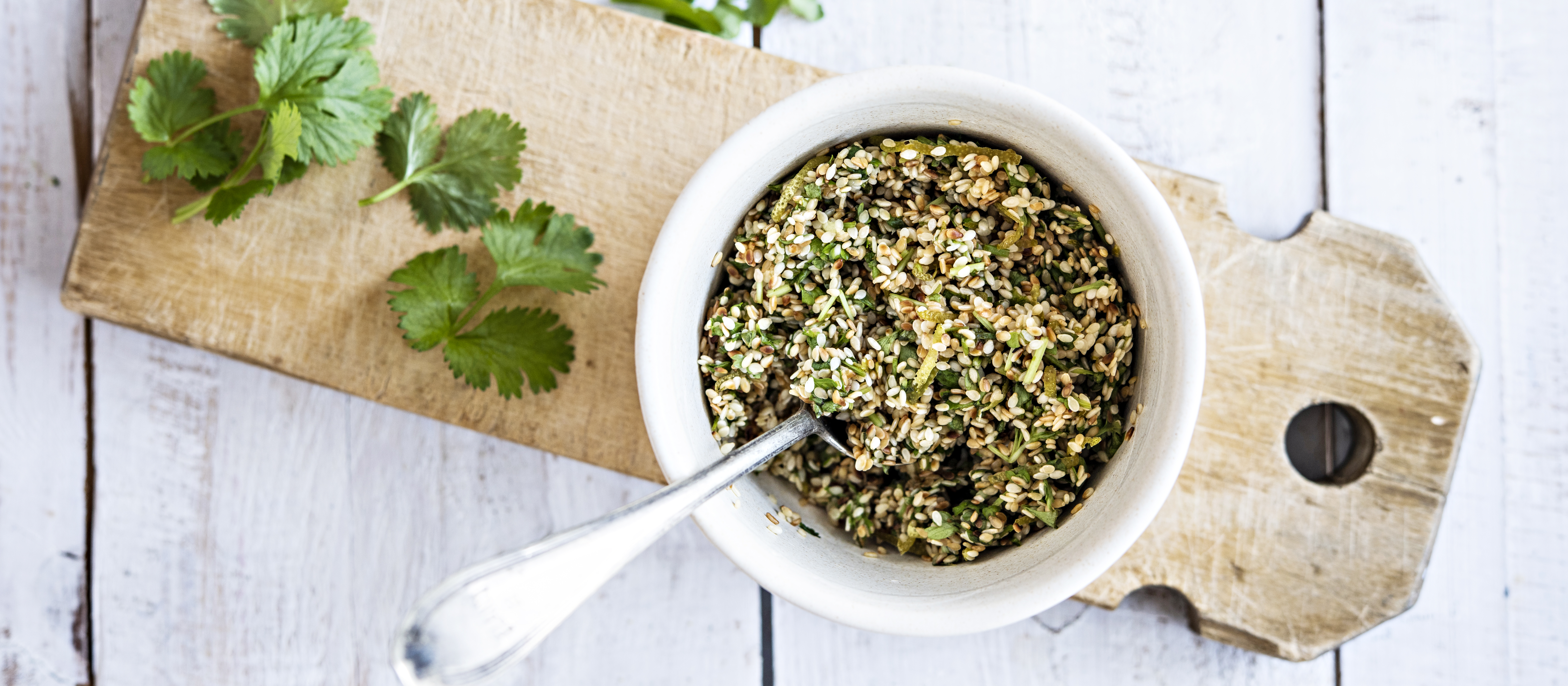 Seesami-korianterigremolata