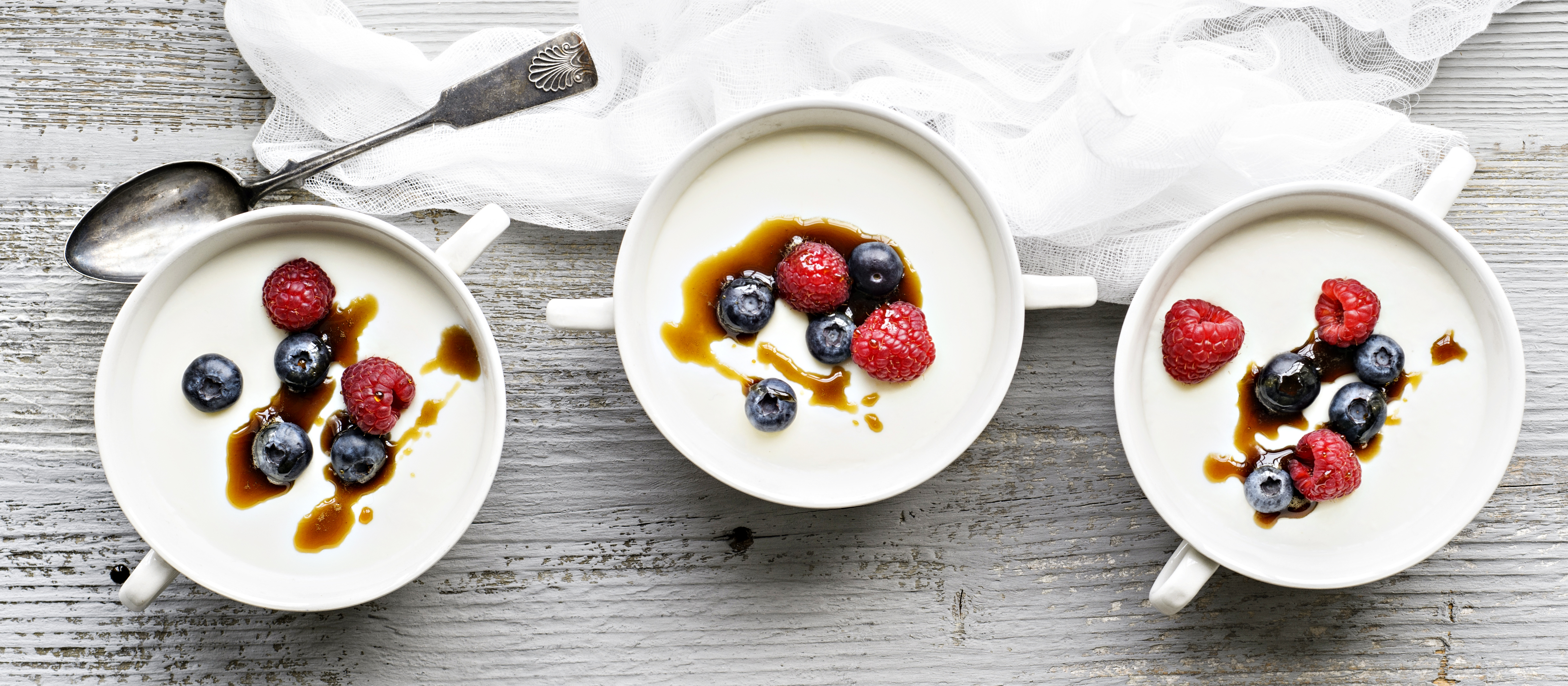 Itse tehty viili ja lakritsisiirappi