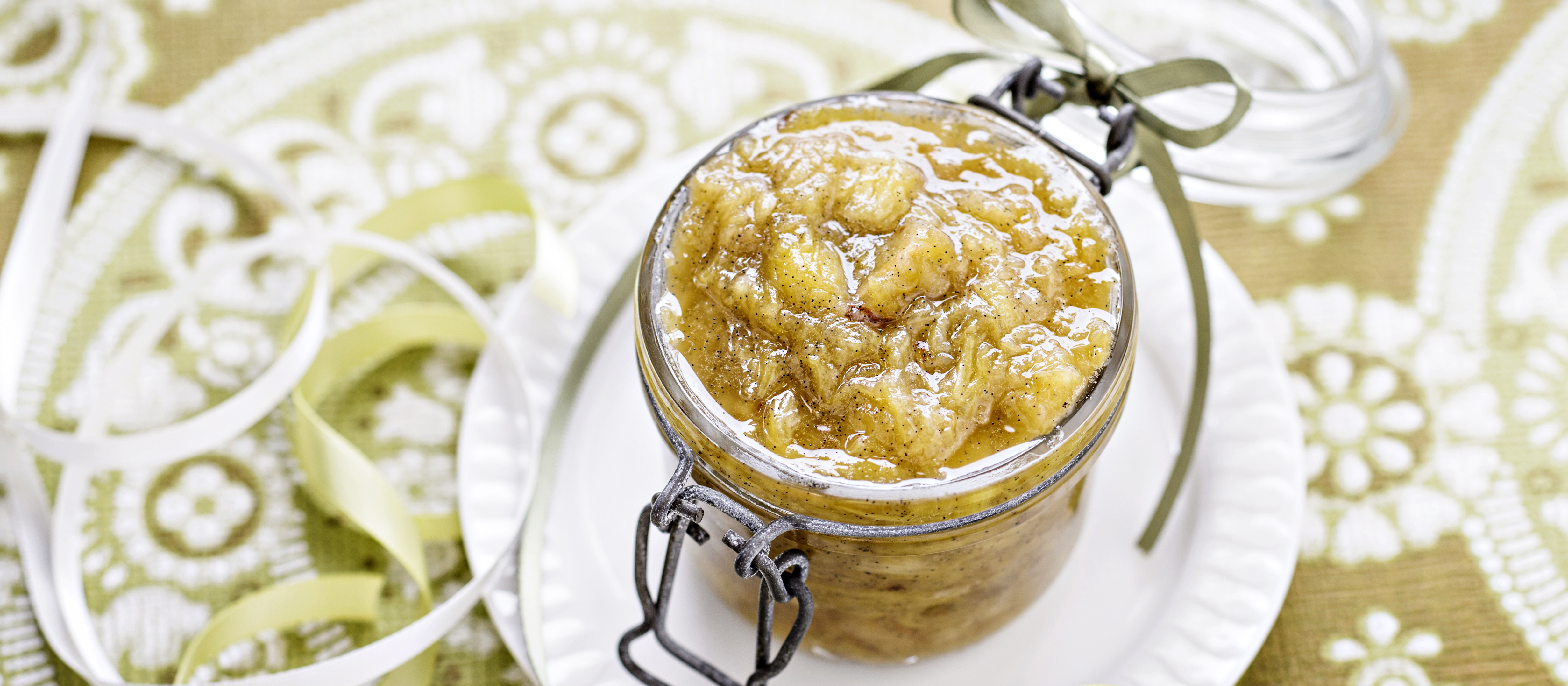 Raparperihillo uunissa