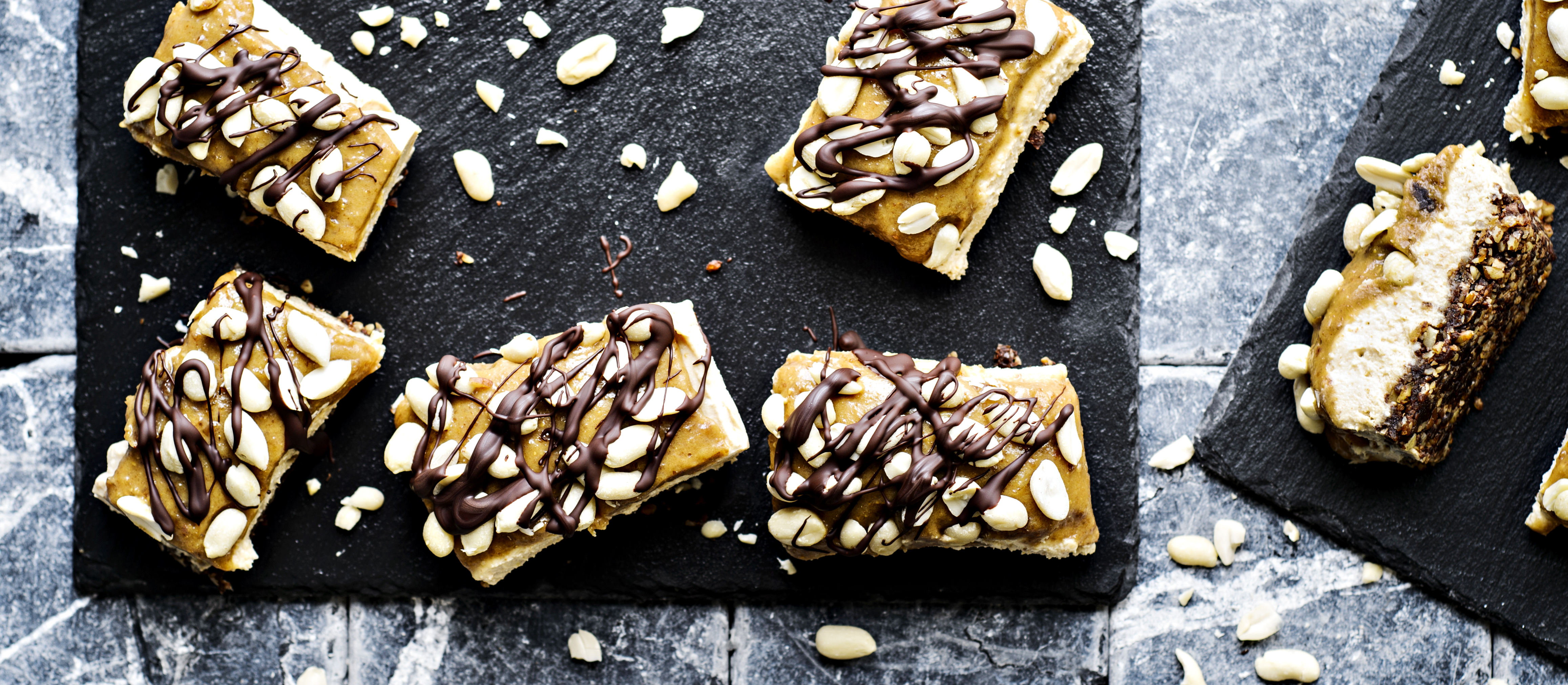 Pähkinä-suklaaraakakakku