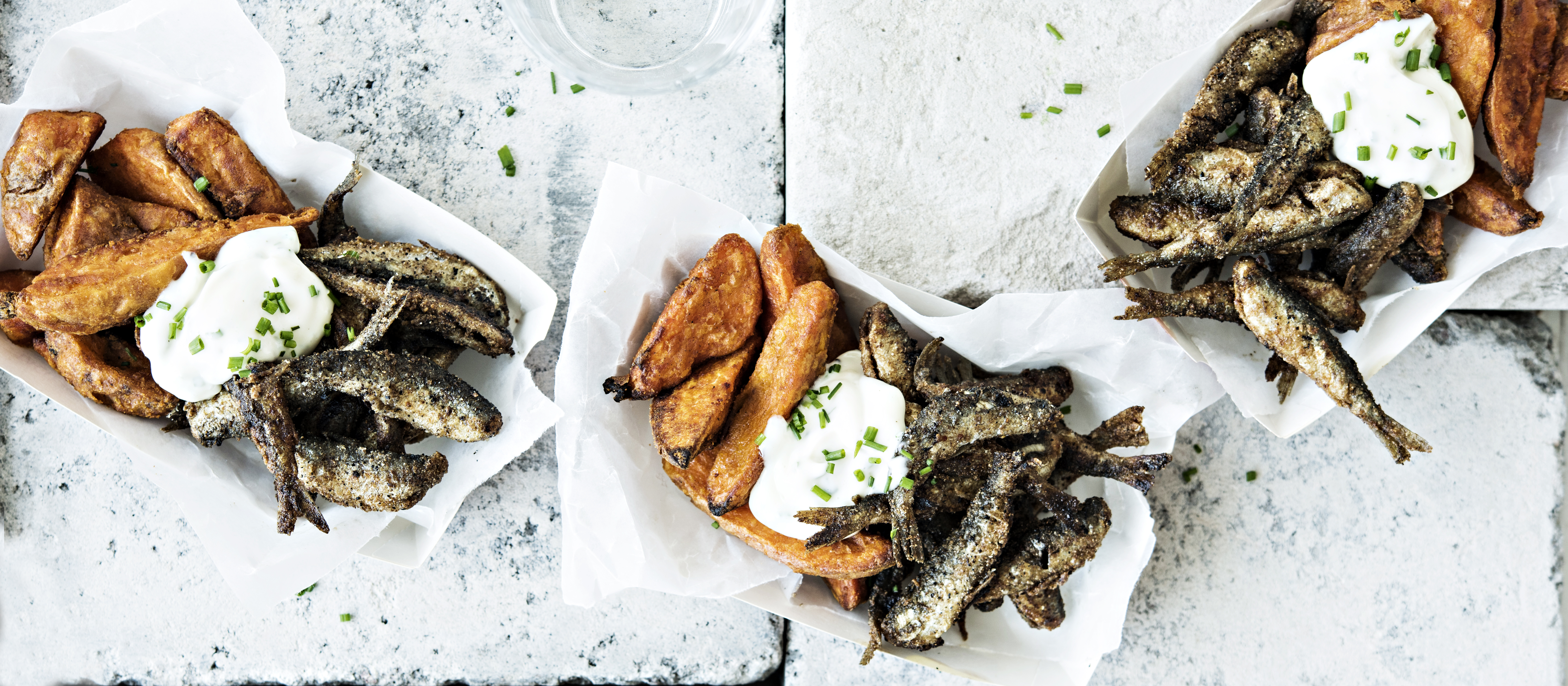 Paistetut muikut ja bataattilohkot