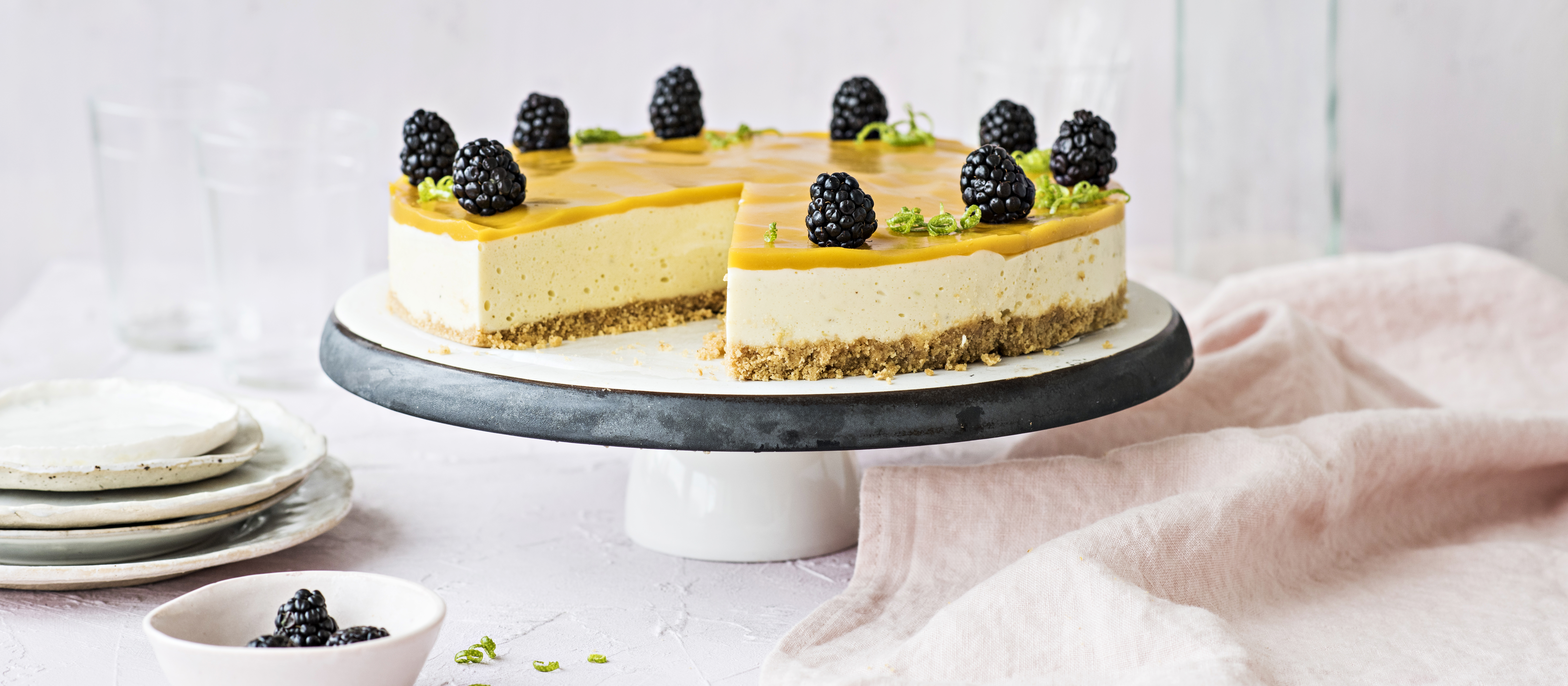 Vegaaninen mangojuustokakku