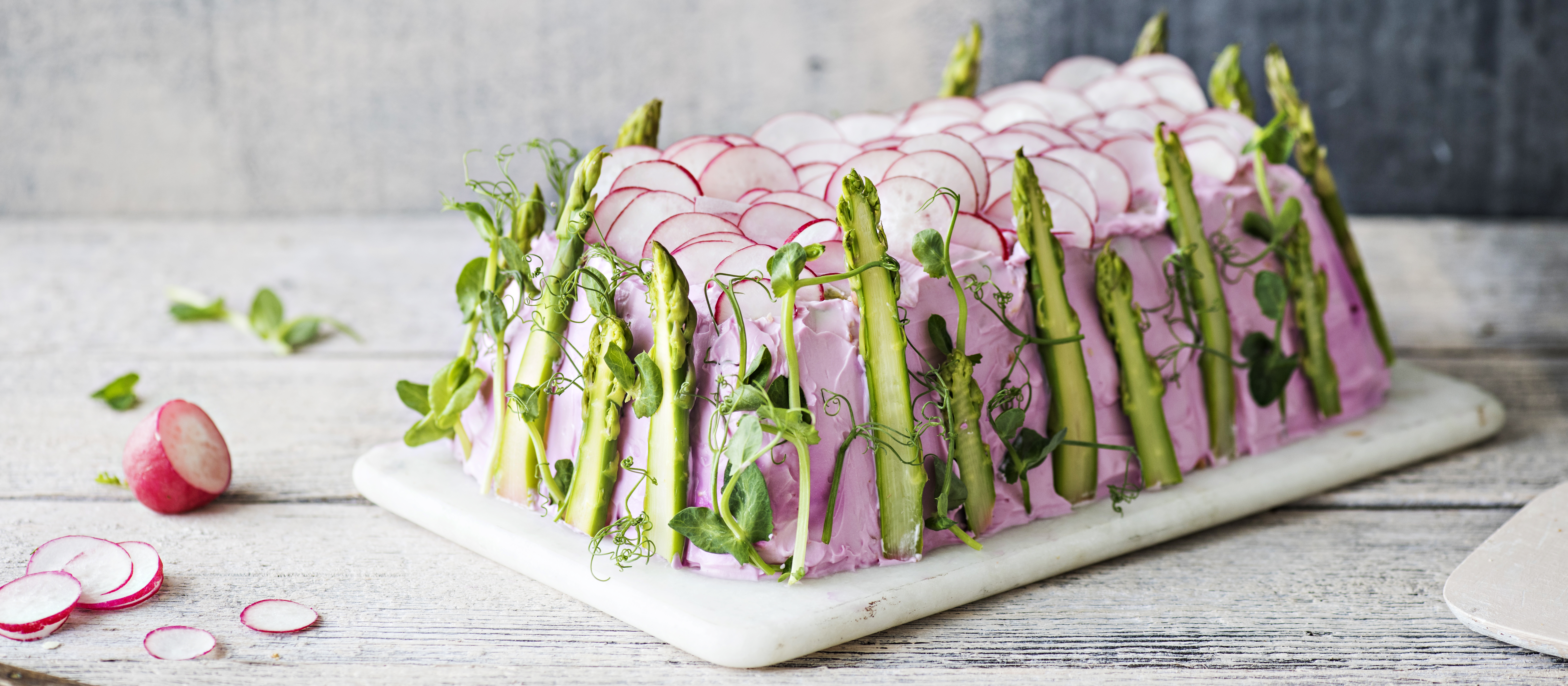 Avokado-punajuurivoileipäkakku