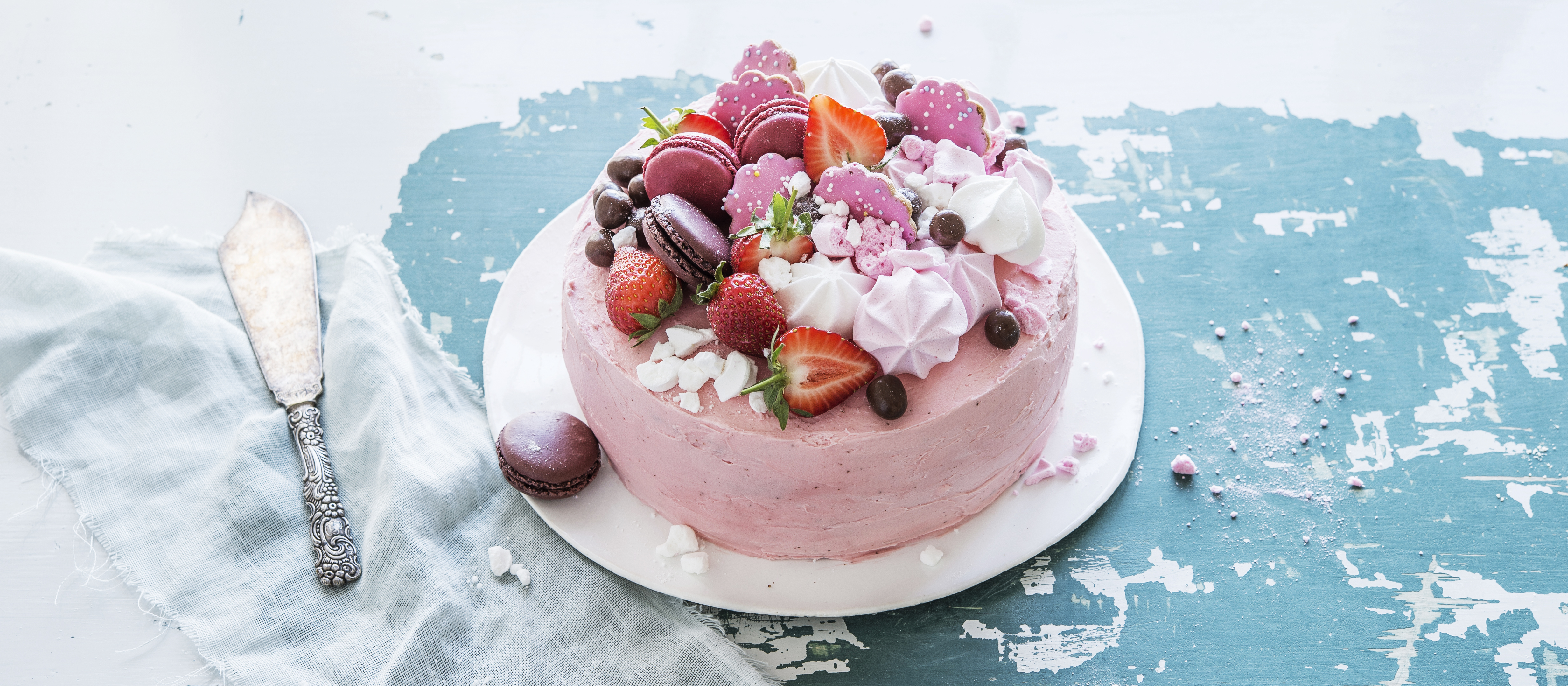 Vaaleanpunainen Overikakku Makeat Leivonnaiset Reseptit K Ruoka