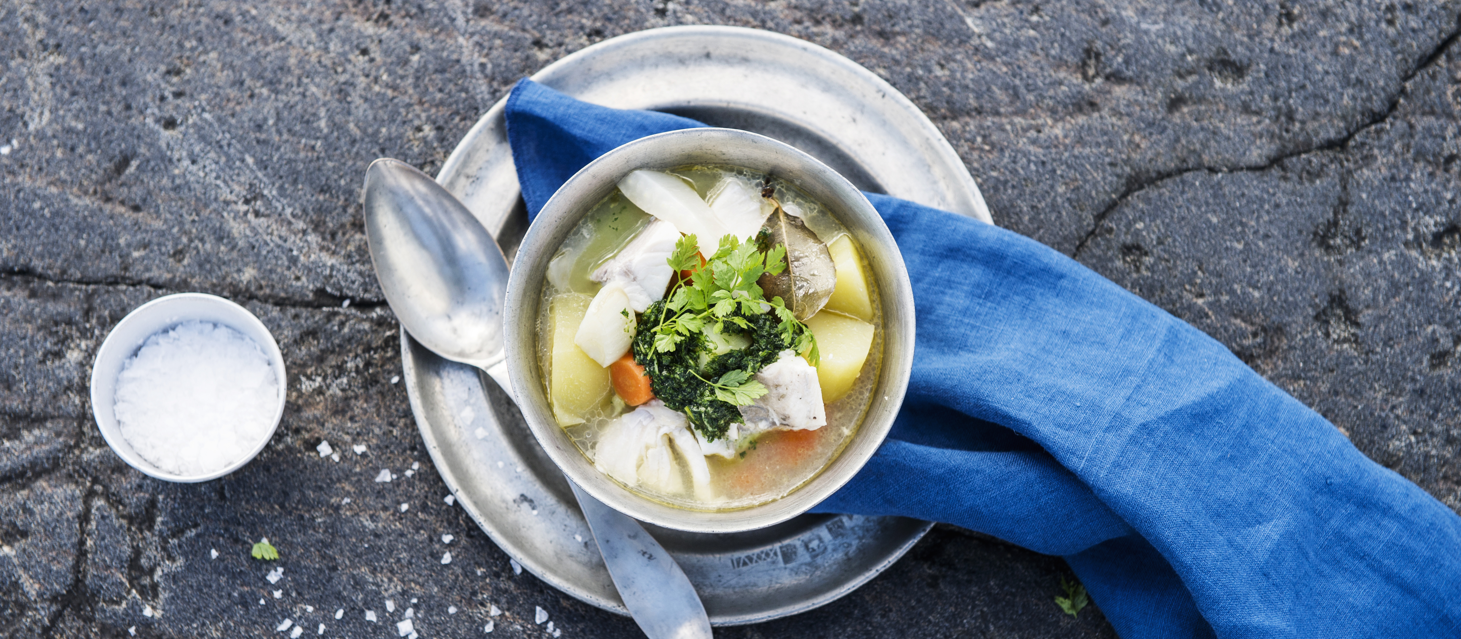 Siikakeitto ja yrttiöljy