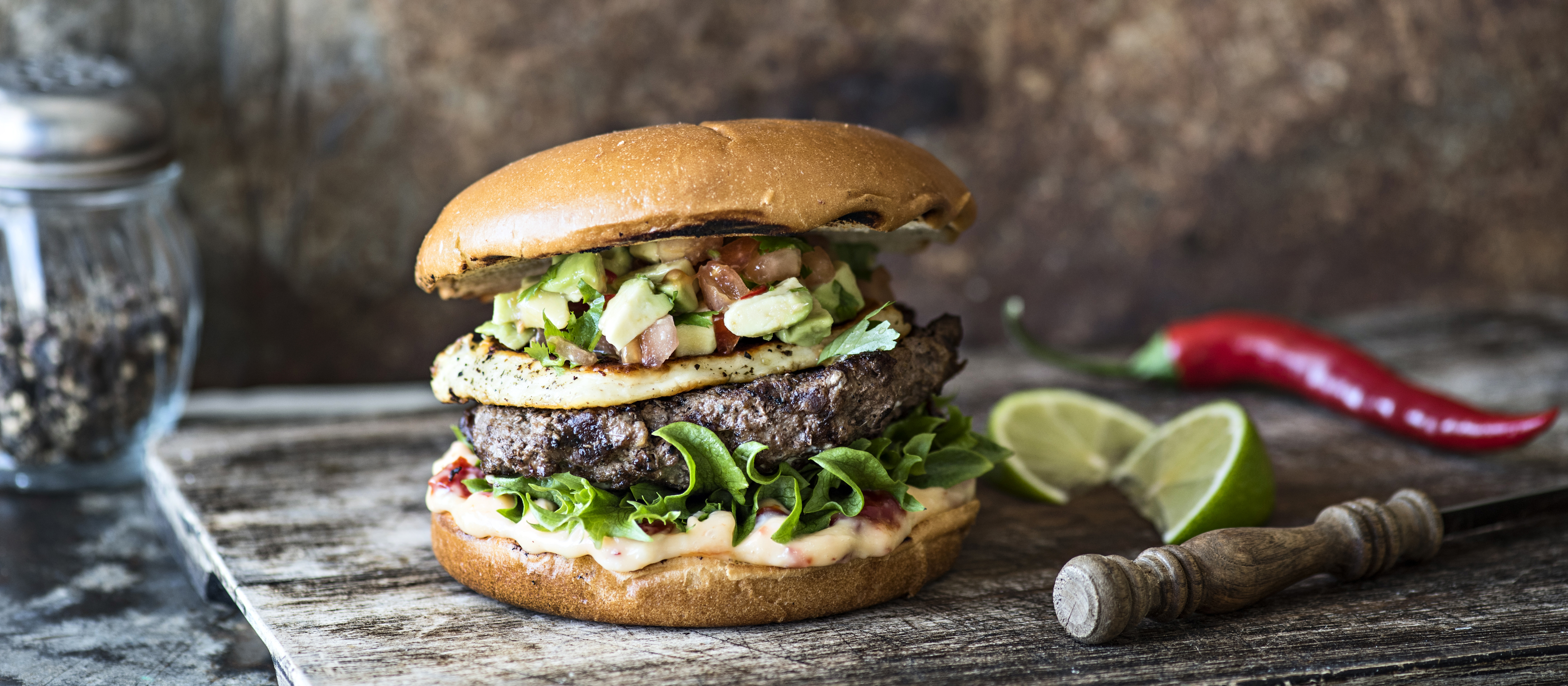 Avokado-halloumiburgeri