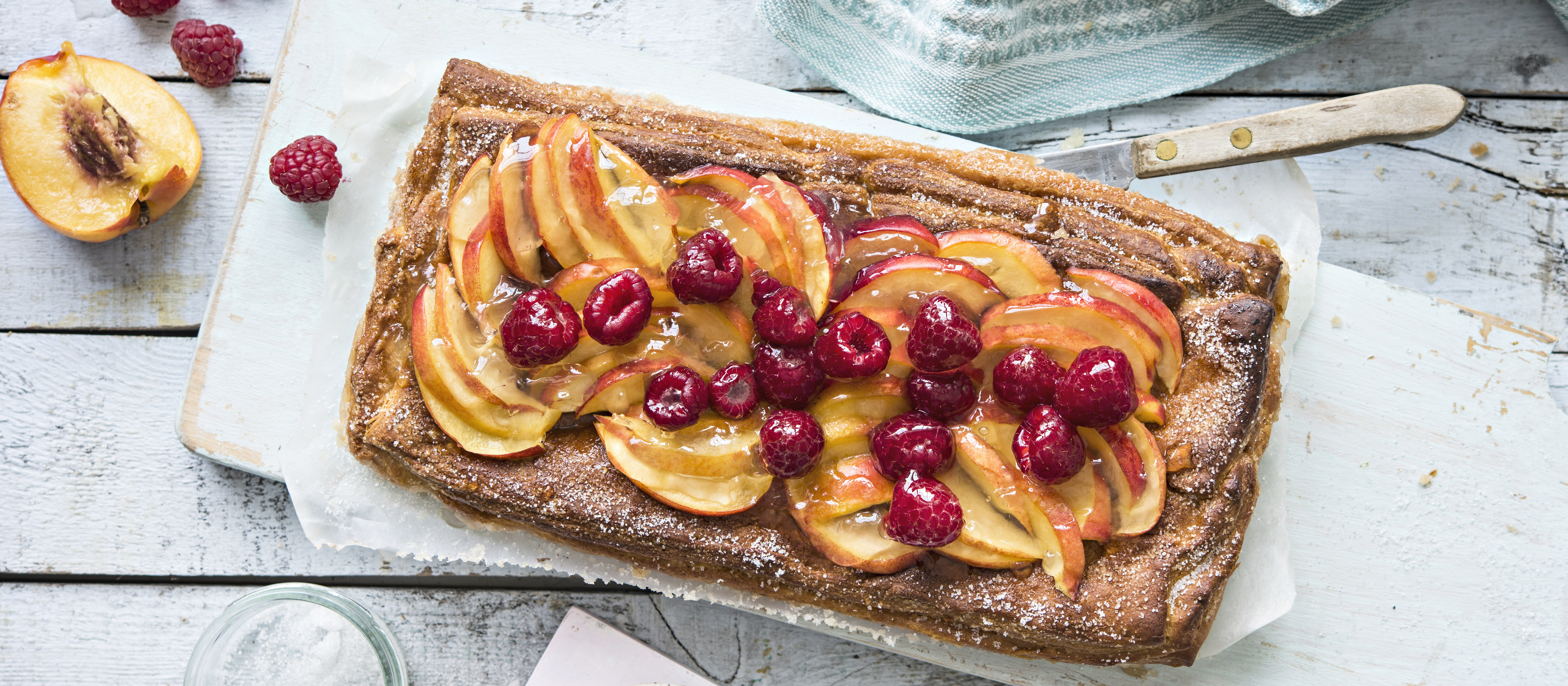 Vadelma-nektariinipiirakka