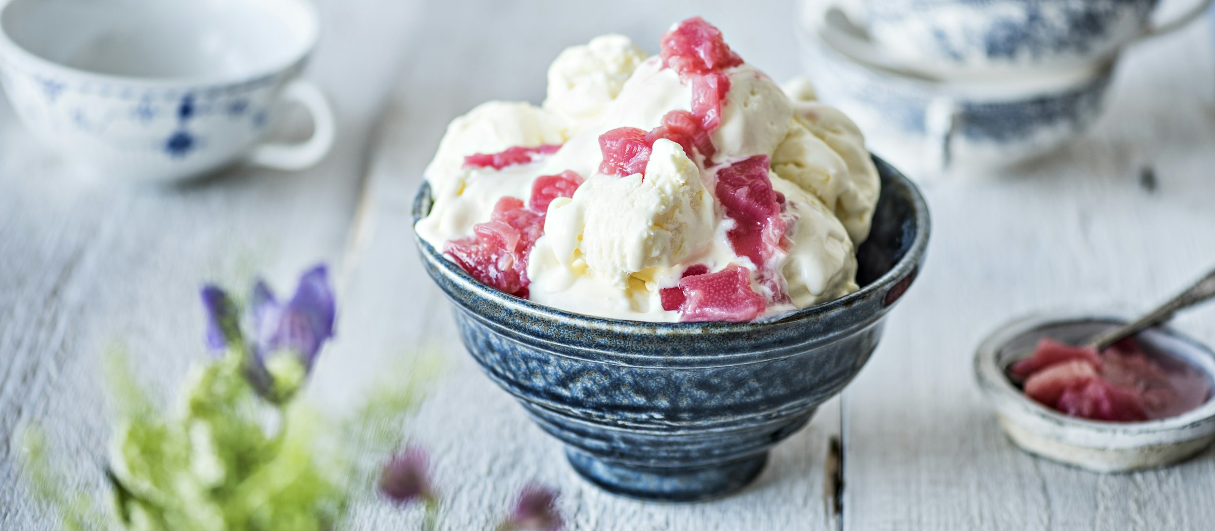 Helppo itse tehty jäätelö ja raparperihilloke | Sesonki | Reseptit | K ...