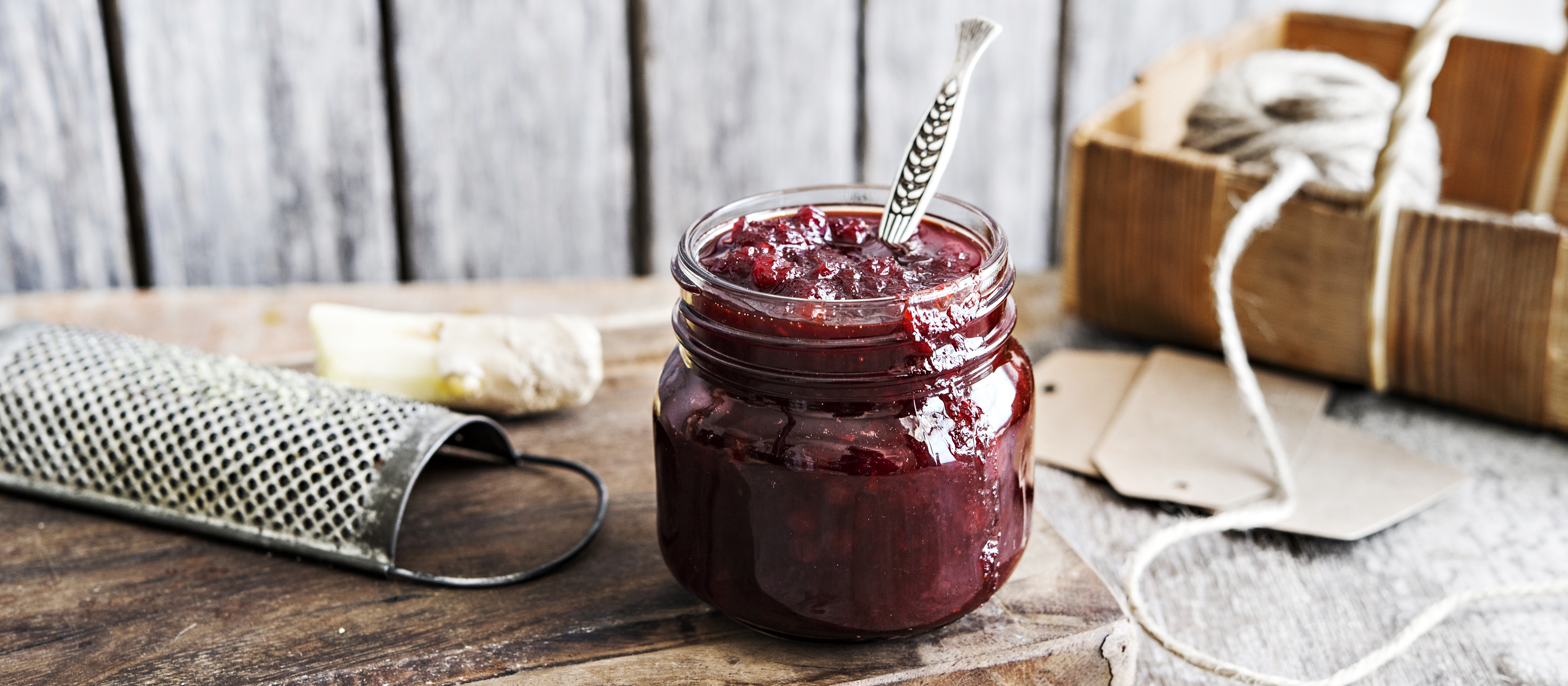 Punajuuri-puolukkahillo