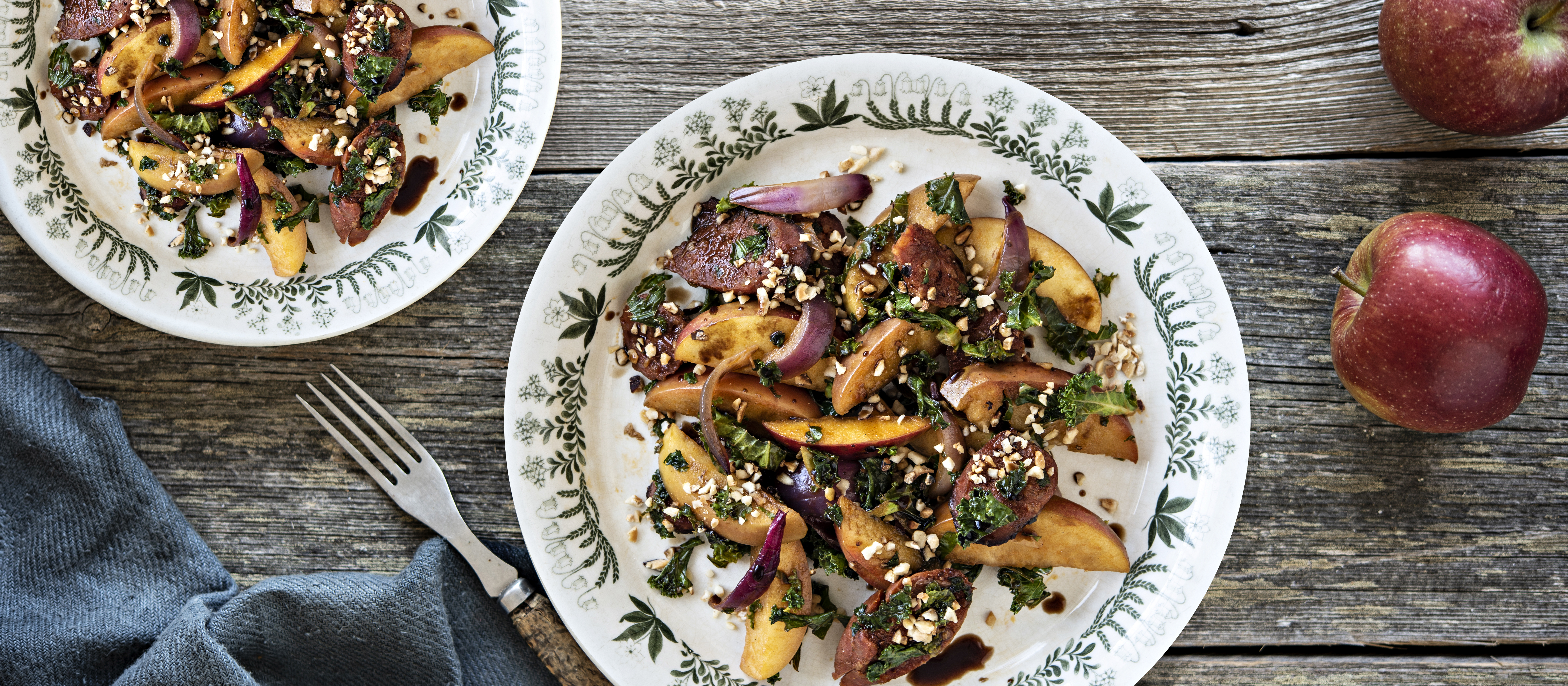 Lämmin chorizo-omenasalaatti