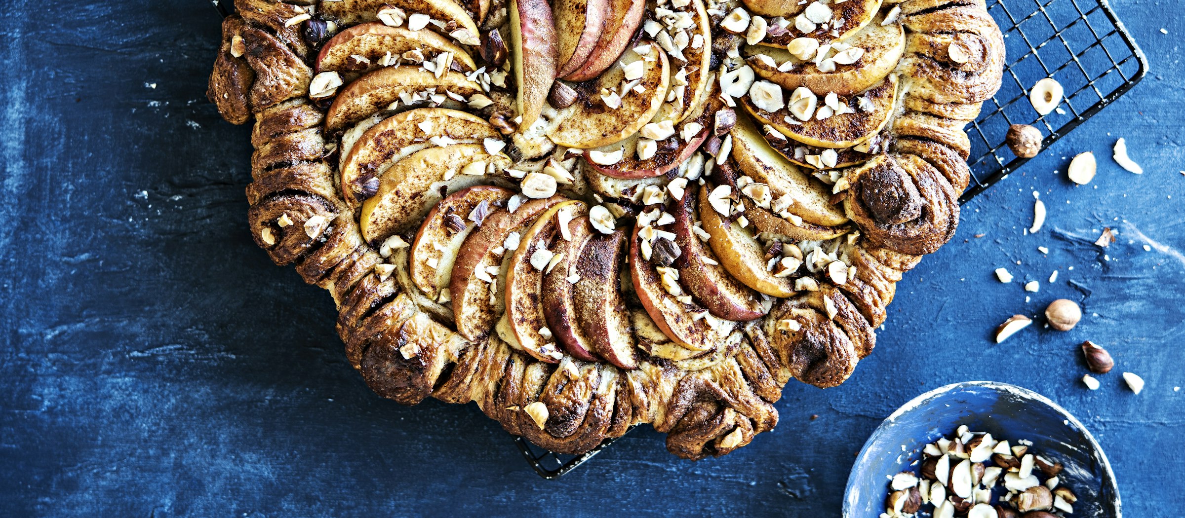 Omena-korvapuustipiirakka | Makeat leivonnaiset | Reseptit | K-Ruoka