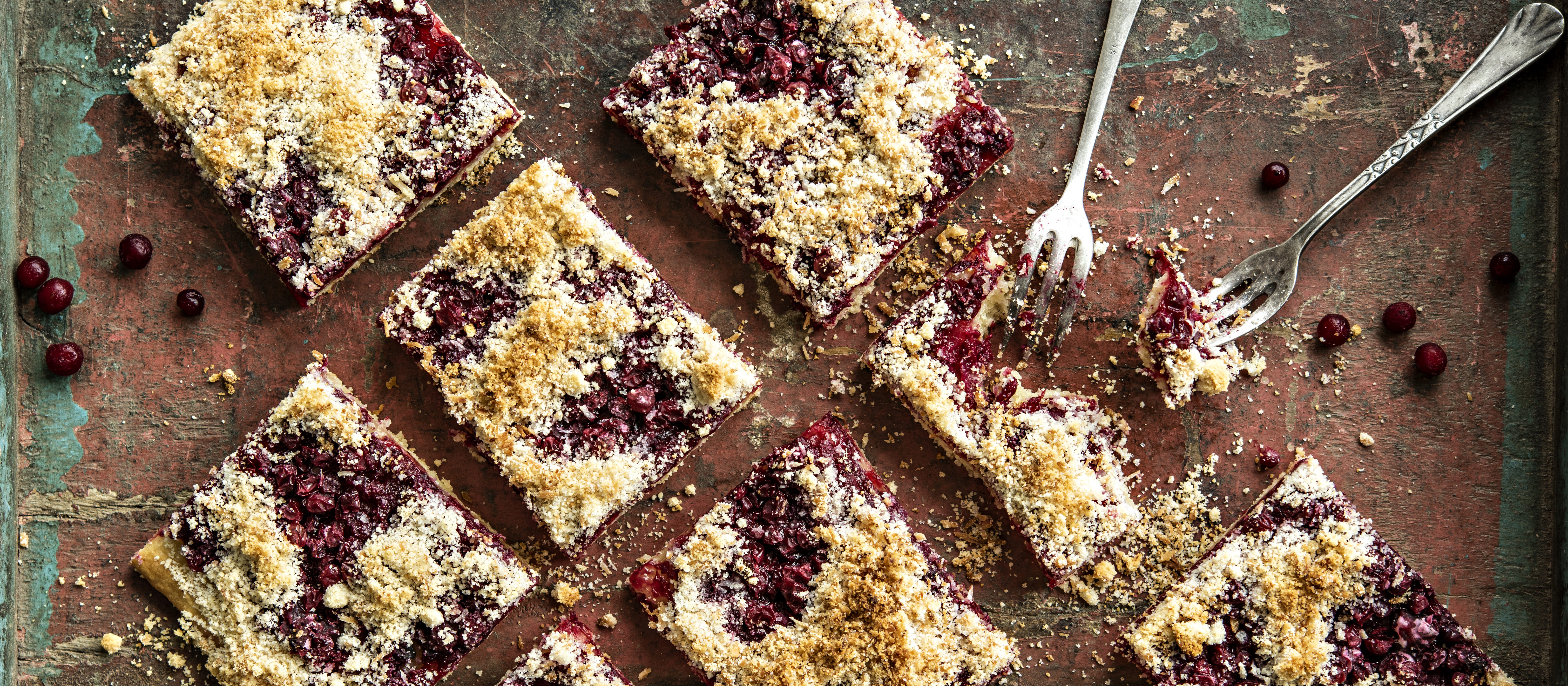 Manteli-puolukkapiirakka