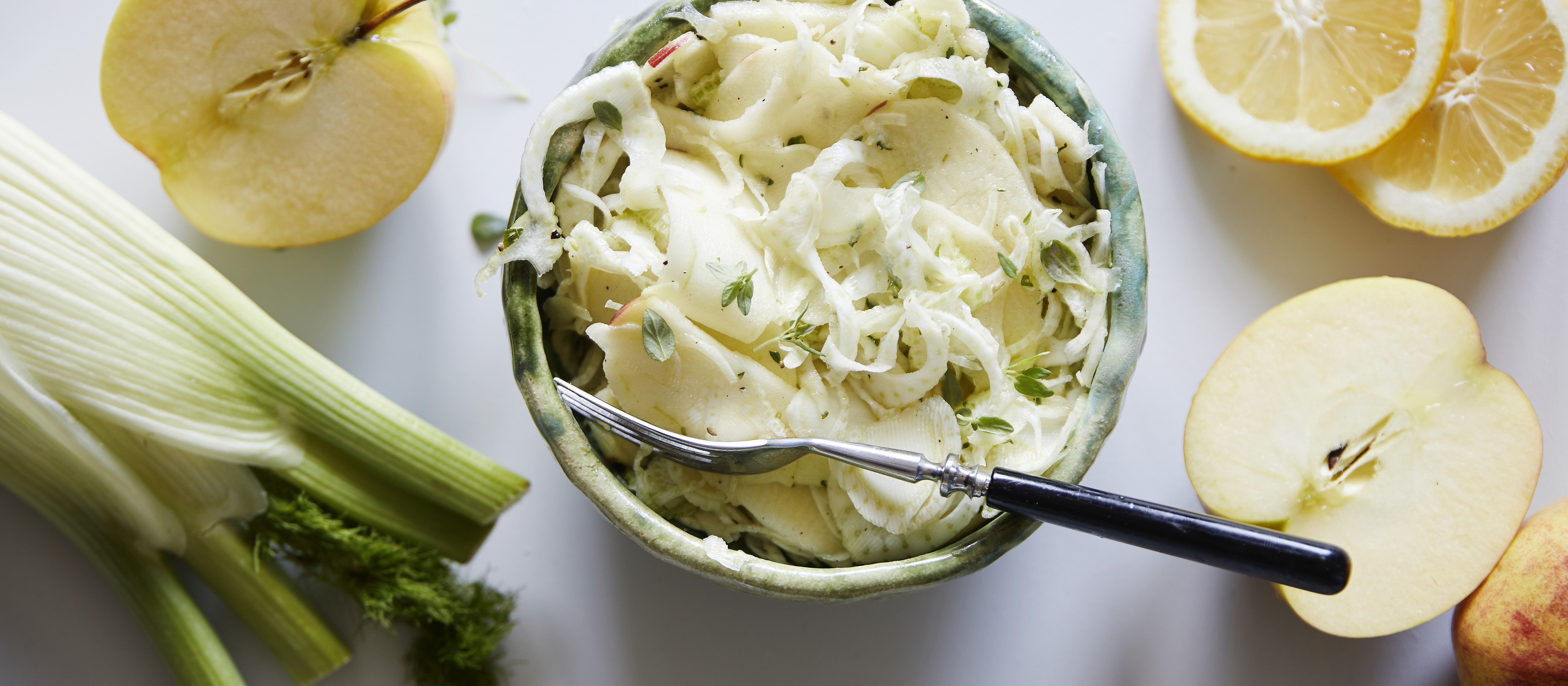 Fenkoli-omenasalaatti