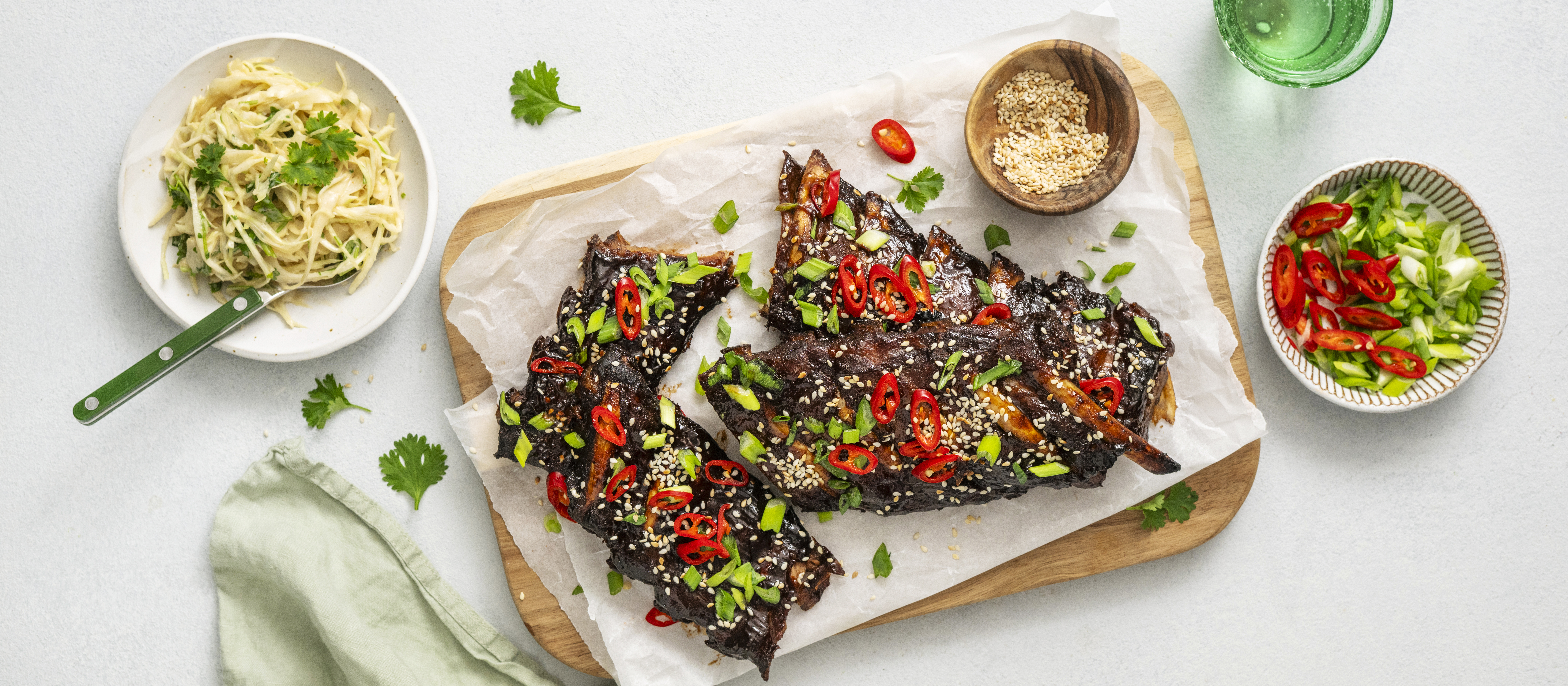 Miniribsit ja seesamicoleslaw