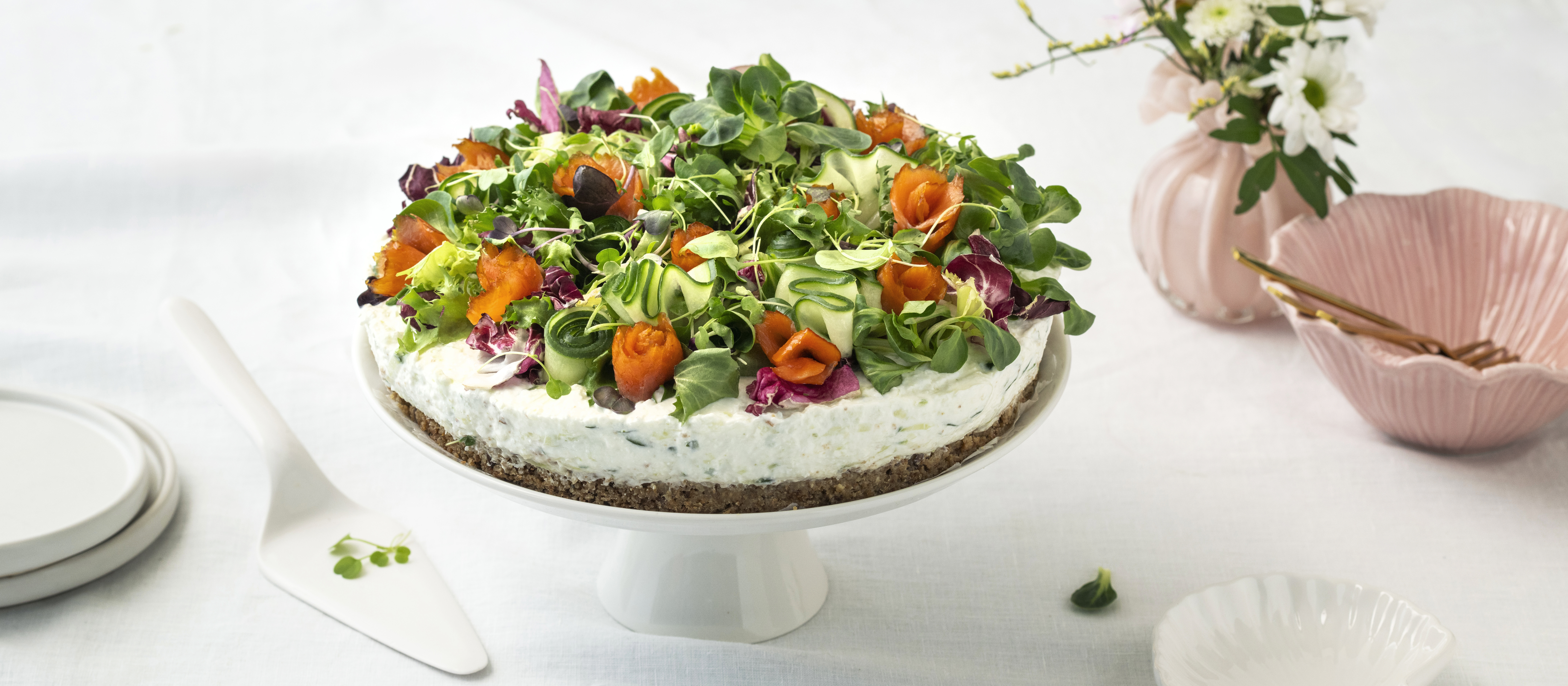 Tsatsiki-lohivoileipäkakku