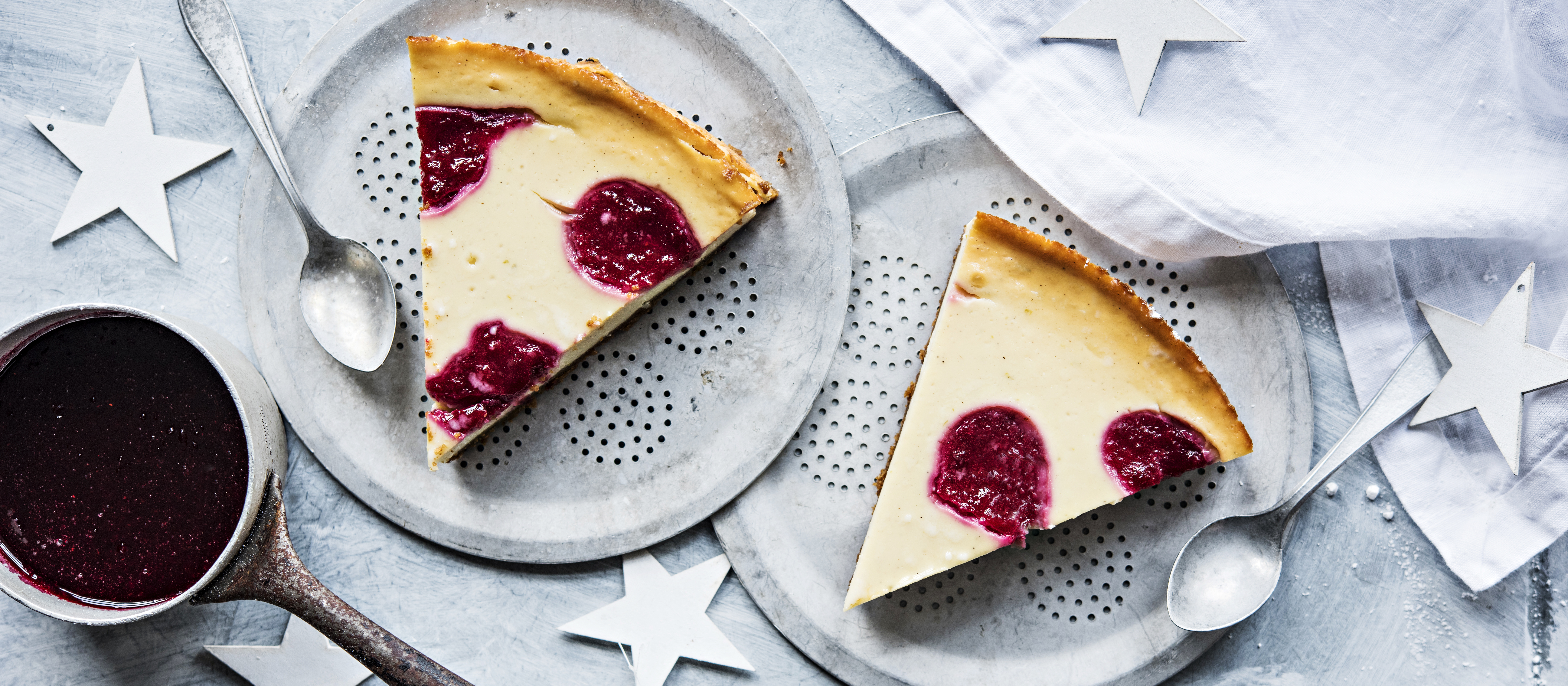 Puolukka-limejuustokakku