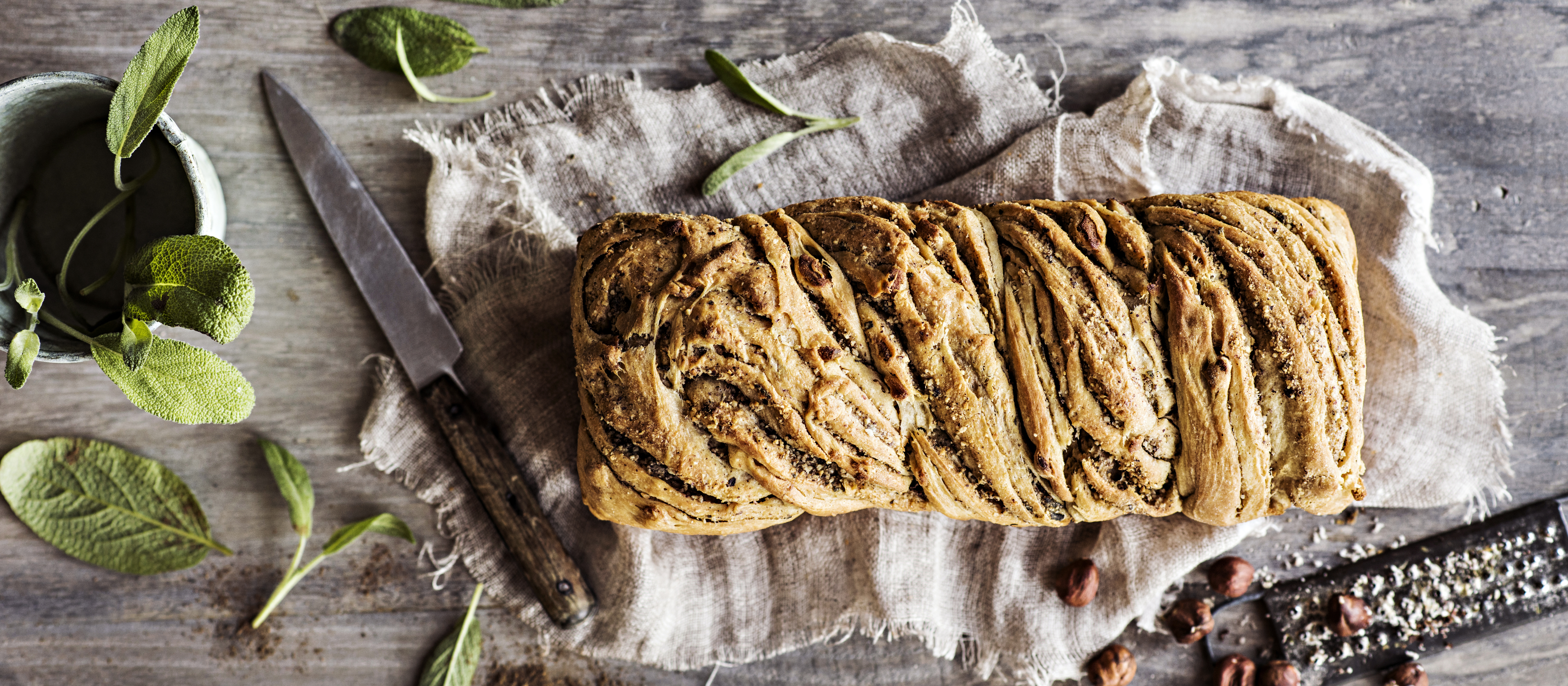 Omena-hasselpähkinäkierreleipä