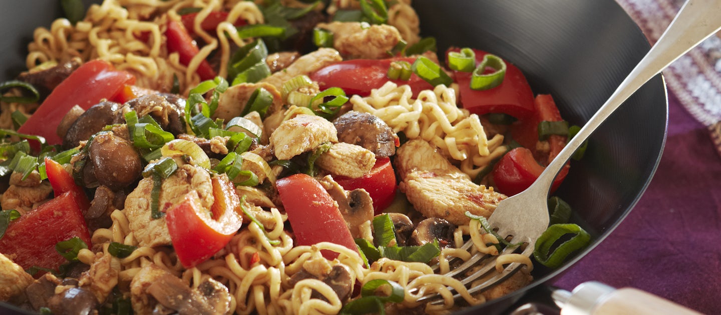 Bami goreng eli paistetut nuudelit