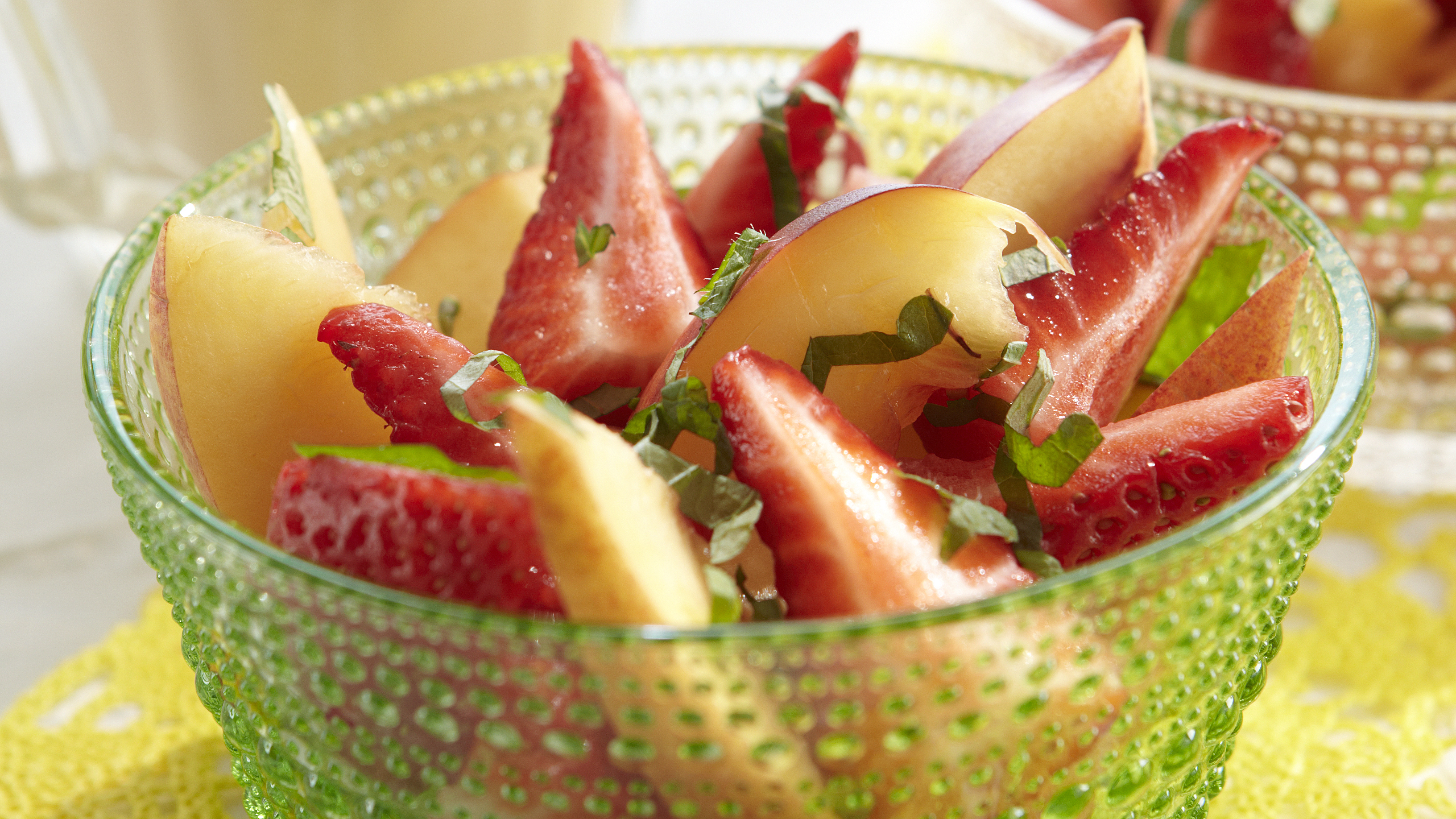 Mansikka-nektariinijälkiruoka