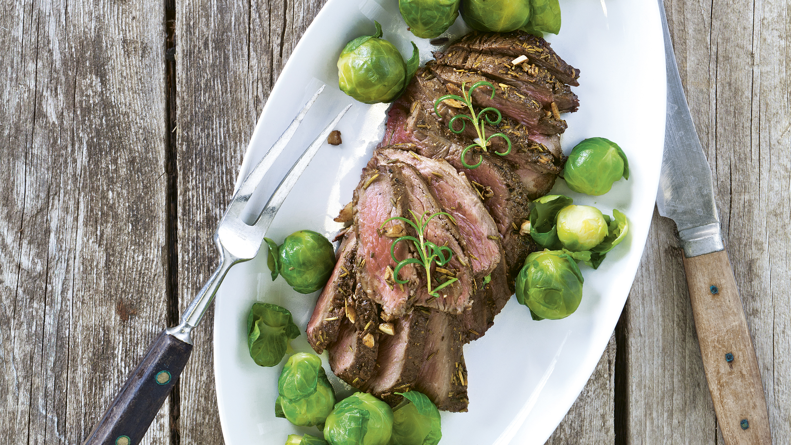 Balsamimarinoitu lammas ja tsatziki