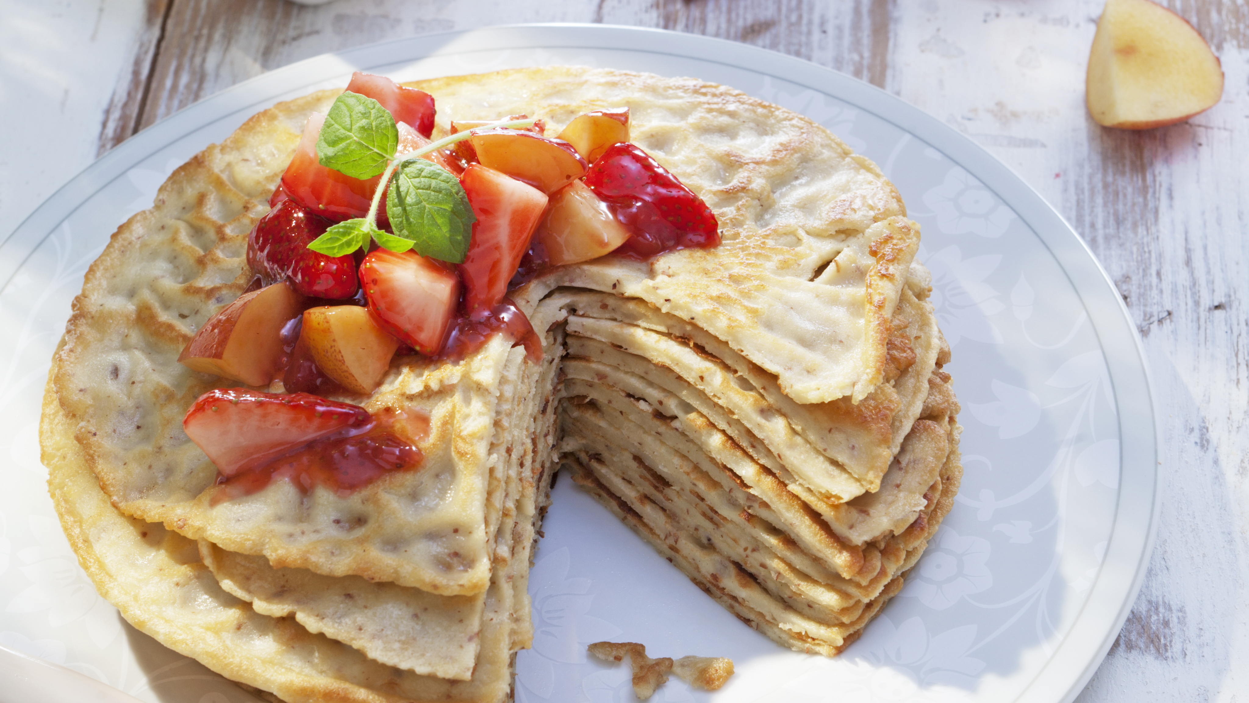 Manteliletut ja mansikkasalaatti