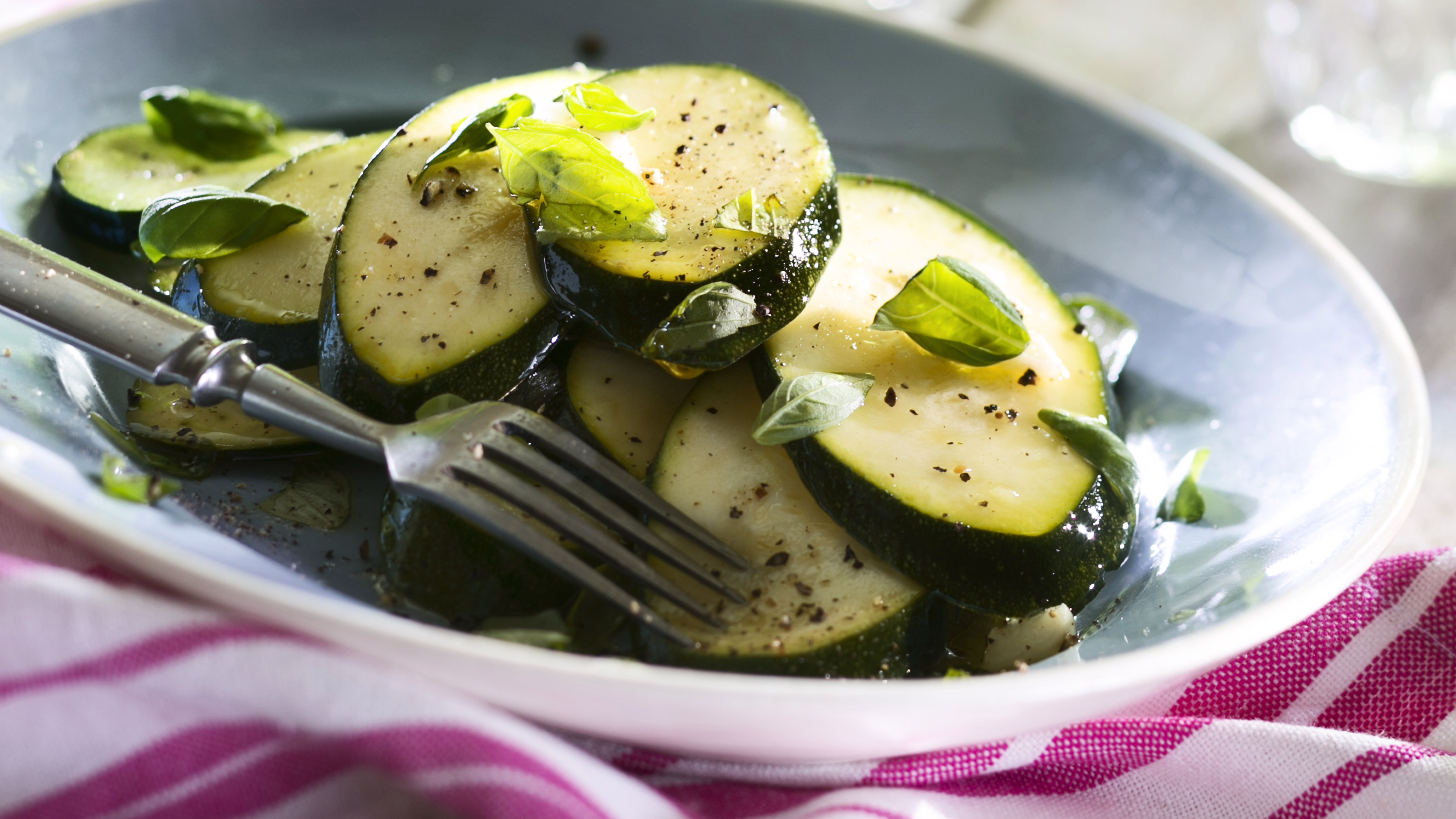 Marinoidut kesäkurpitsaviipaleet