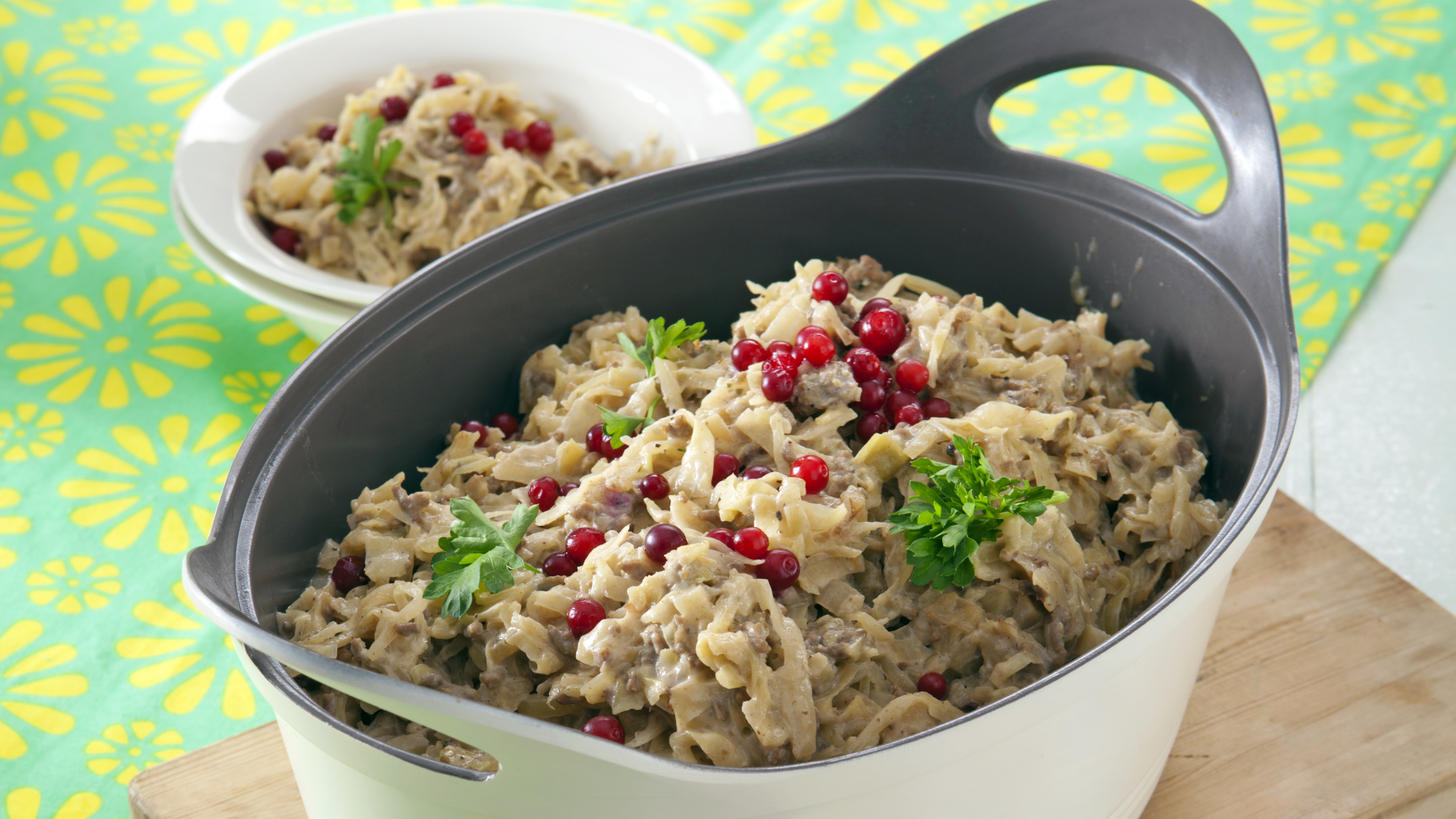 Juustoinen kaali-jauhelihapata