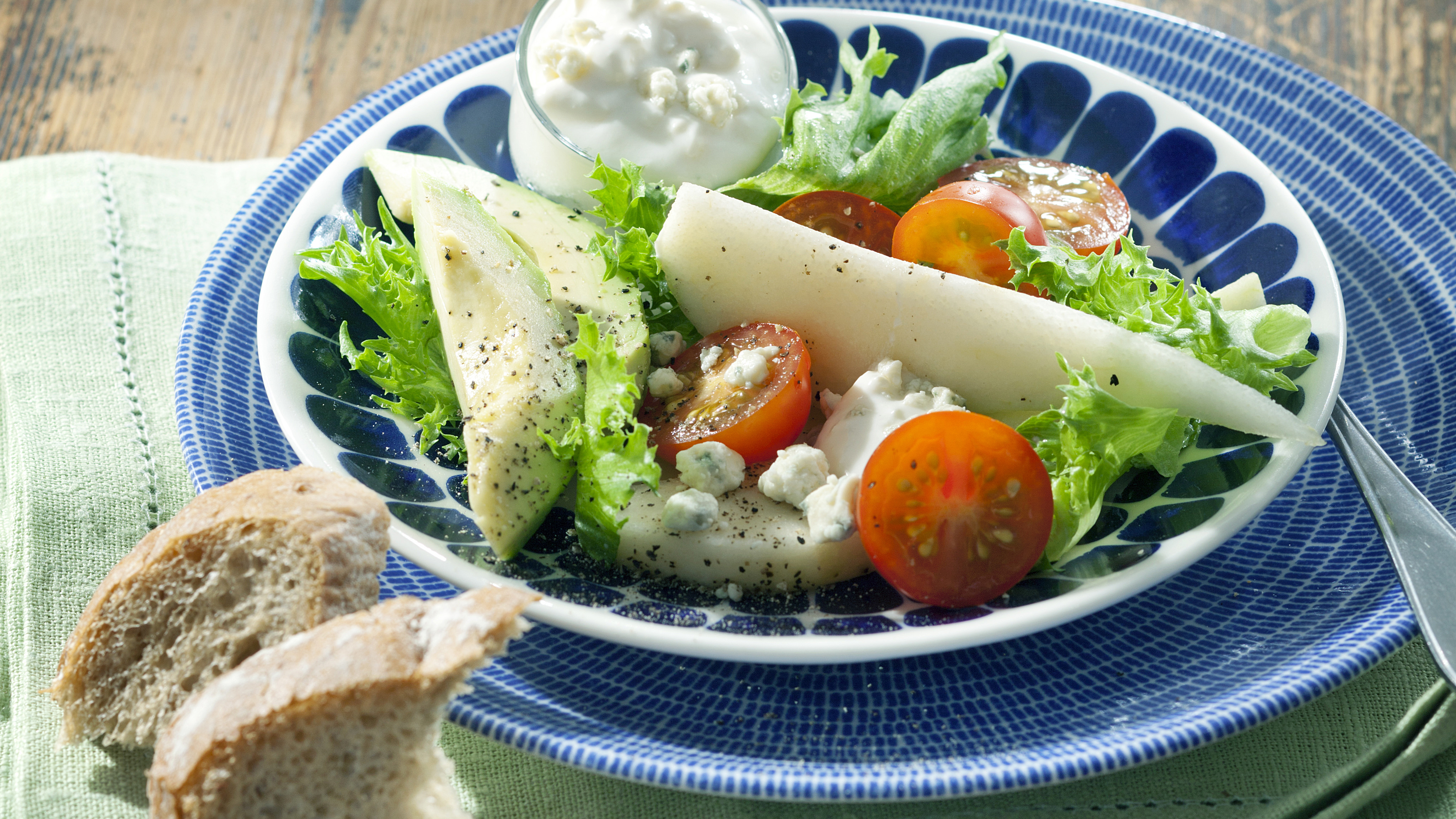 Avokado-alkusalaatti