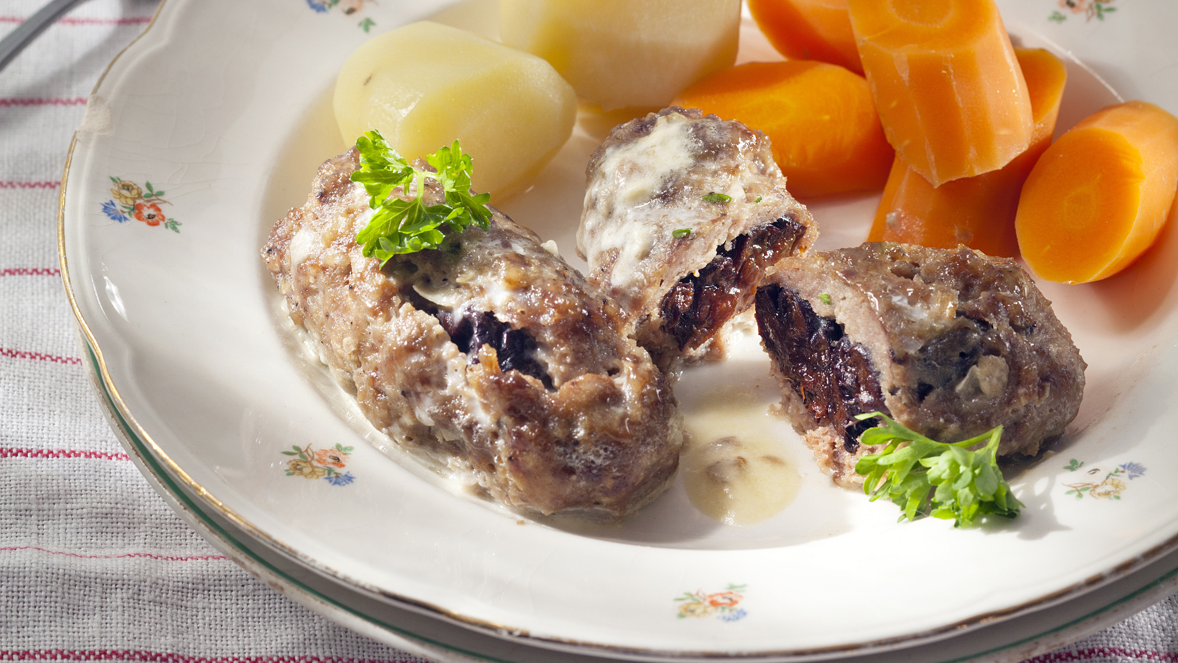 Isoäidin jauhelihakääryleet