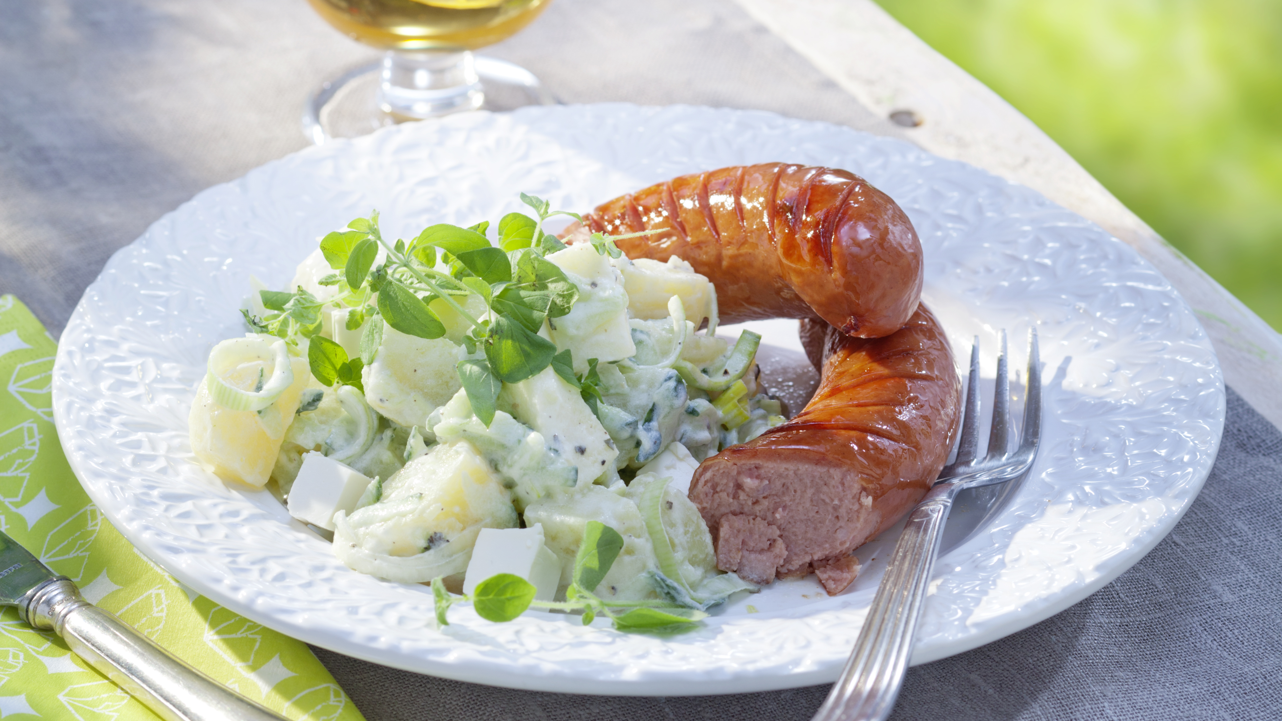 Kreikkalainen peruna-tsatsikisalaatti