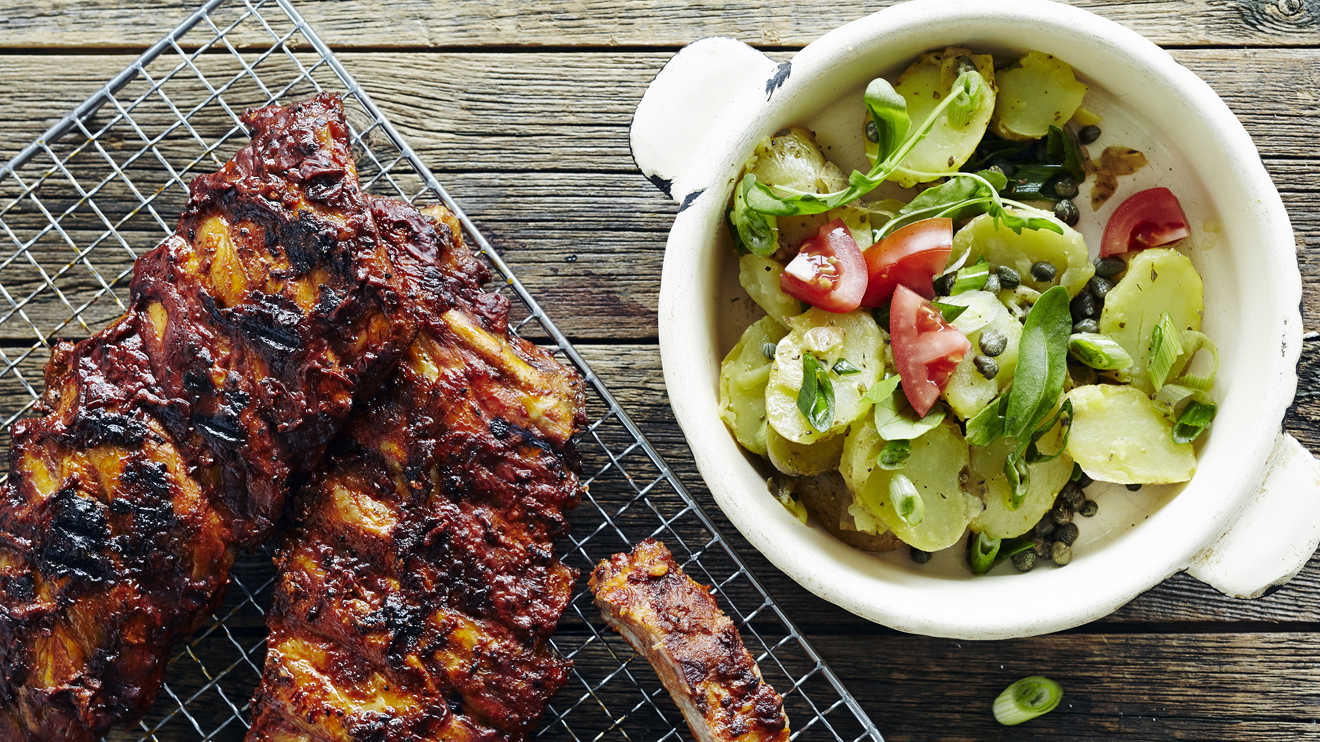 Perunasalaatti ja helpot grilliribsit