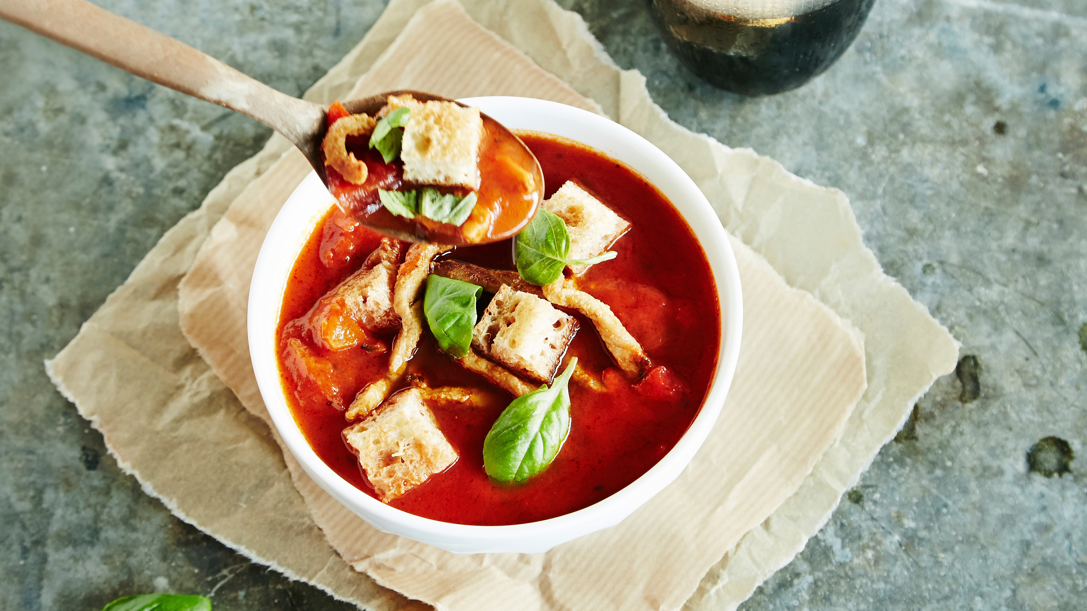 Lihaisa tomaattikeitto