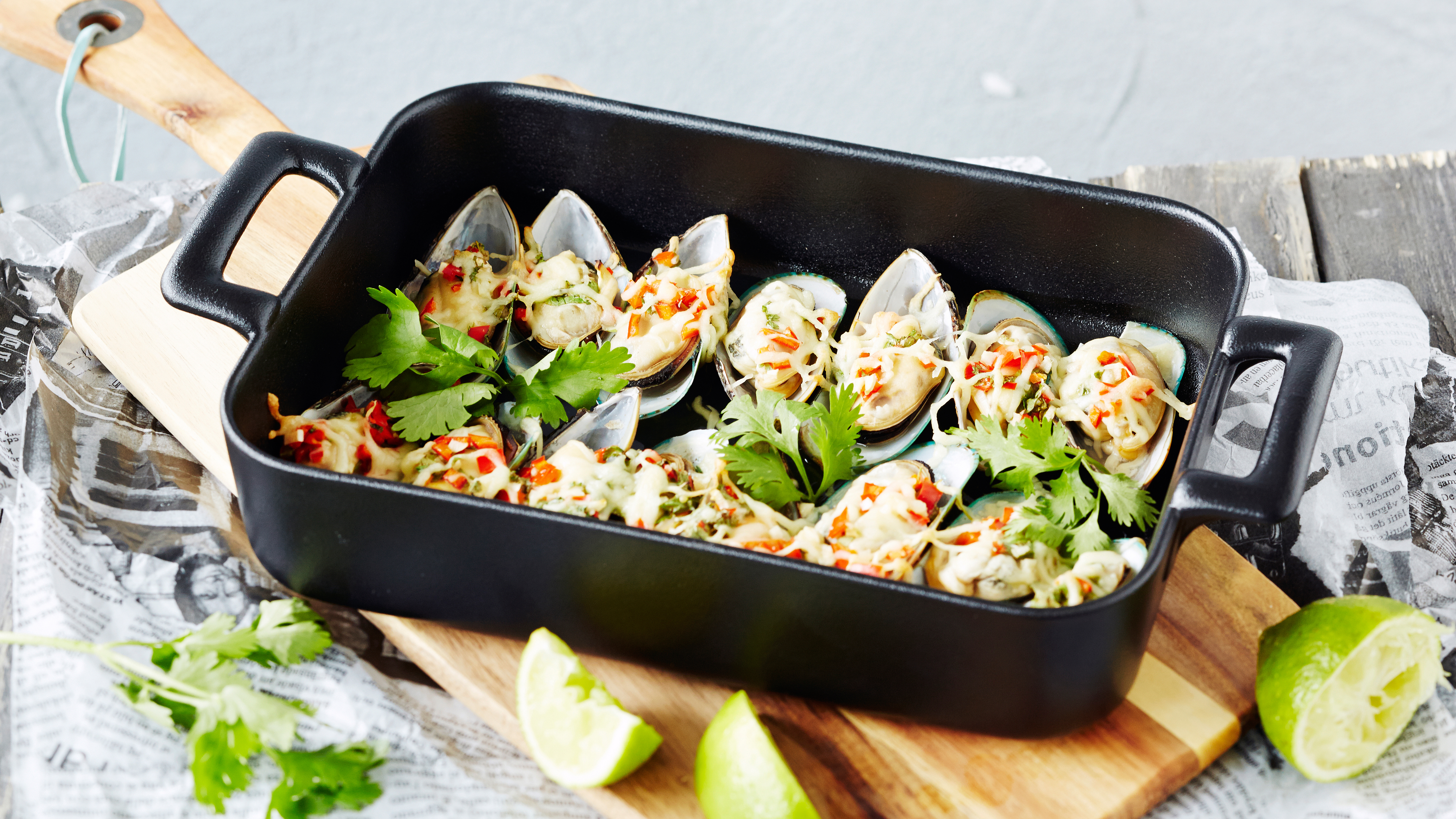 Gratinoidut simpukat aasialaisittain